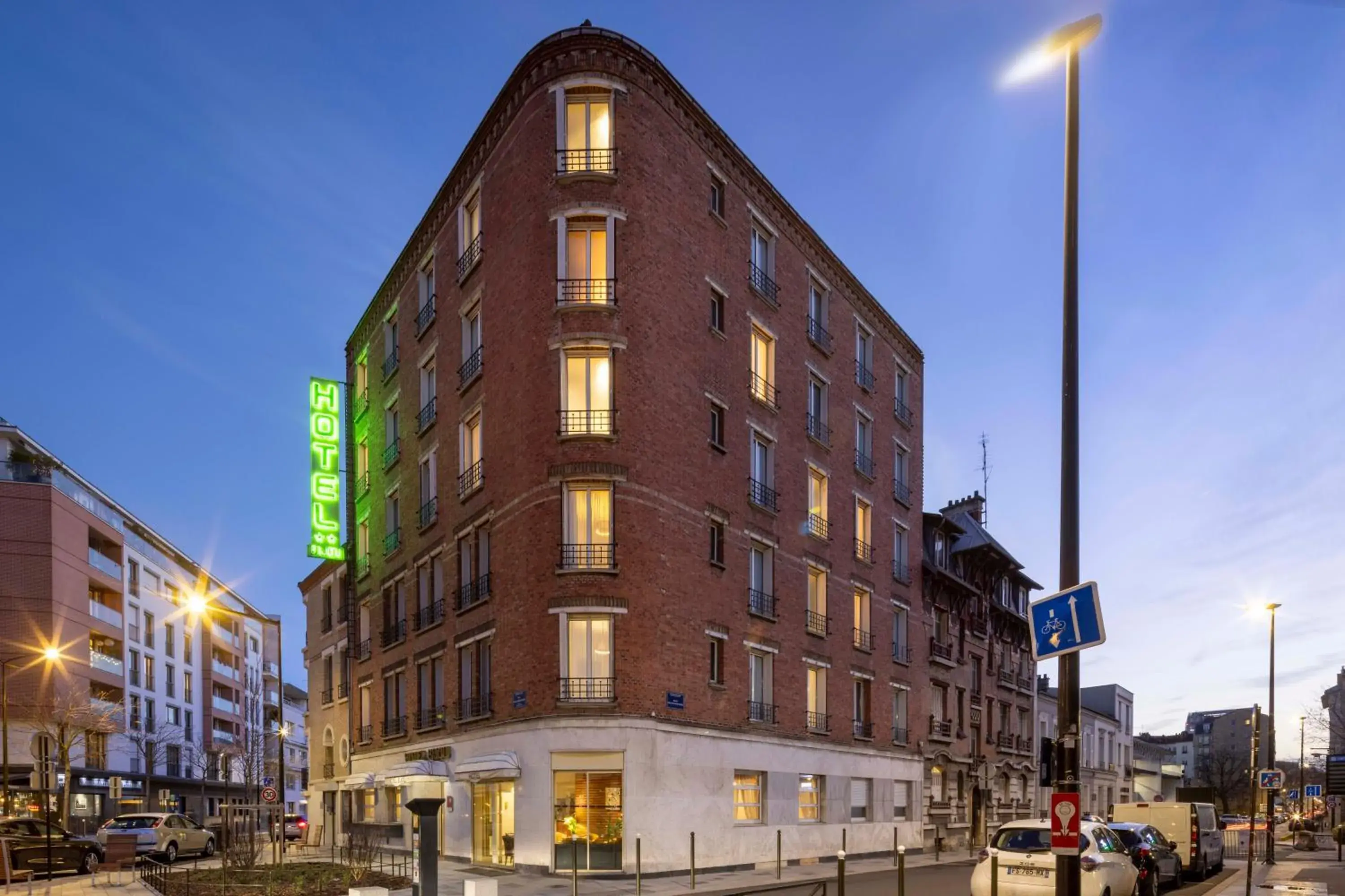 Property building in Bijou Hôtel Paris Boulogne Property building in Bijou Hôtel Paris Boulogne