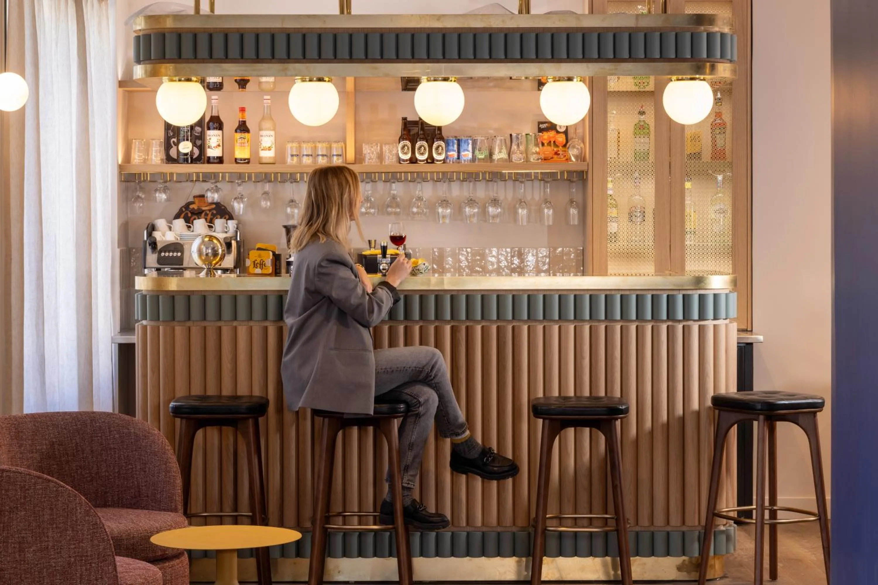 Lounge or bar in Bijou Hôtel Paris Boulogne