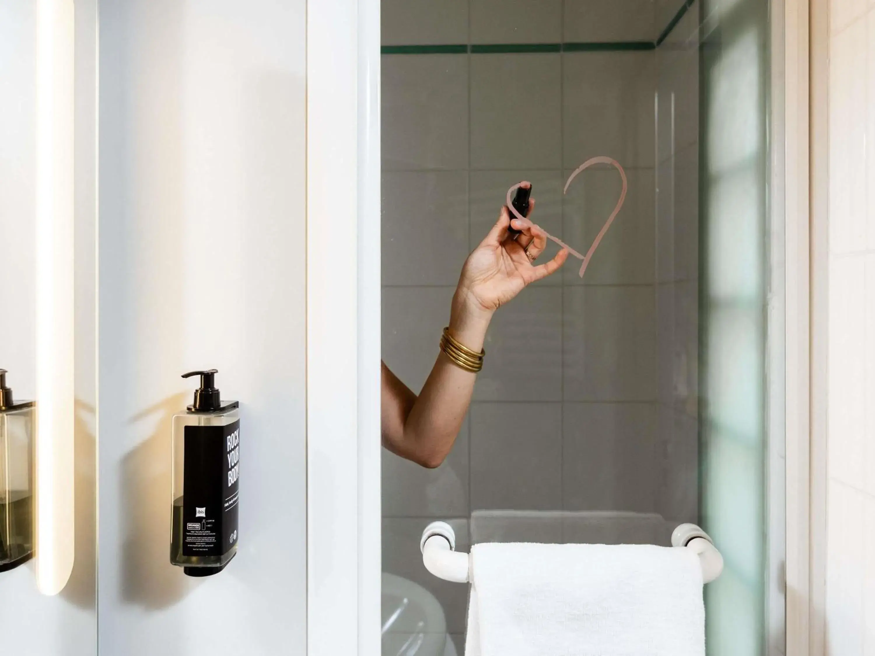 Bedroom in Ibis Paris Gare Montparnasse 15ème Bedroom in Ibis Paris Gare Montparnasse 15ème