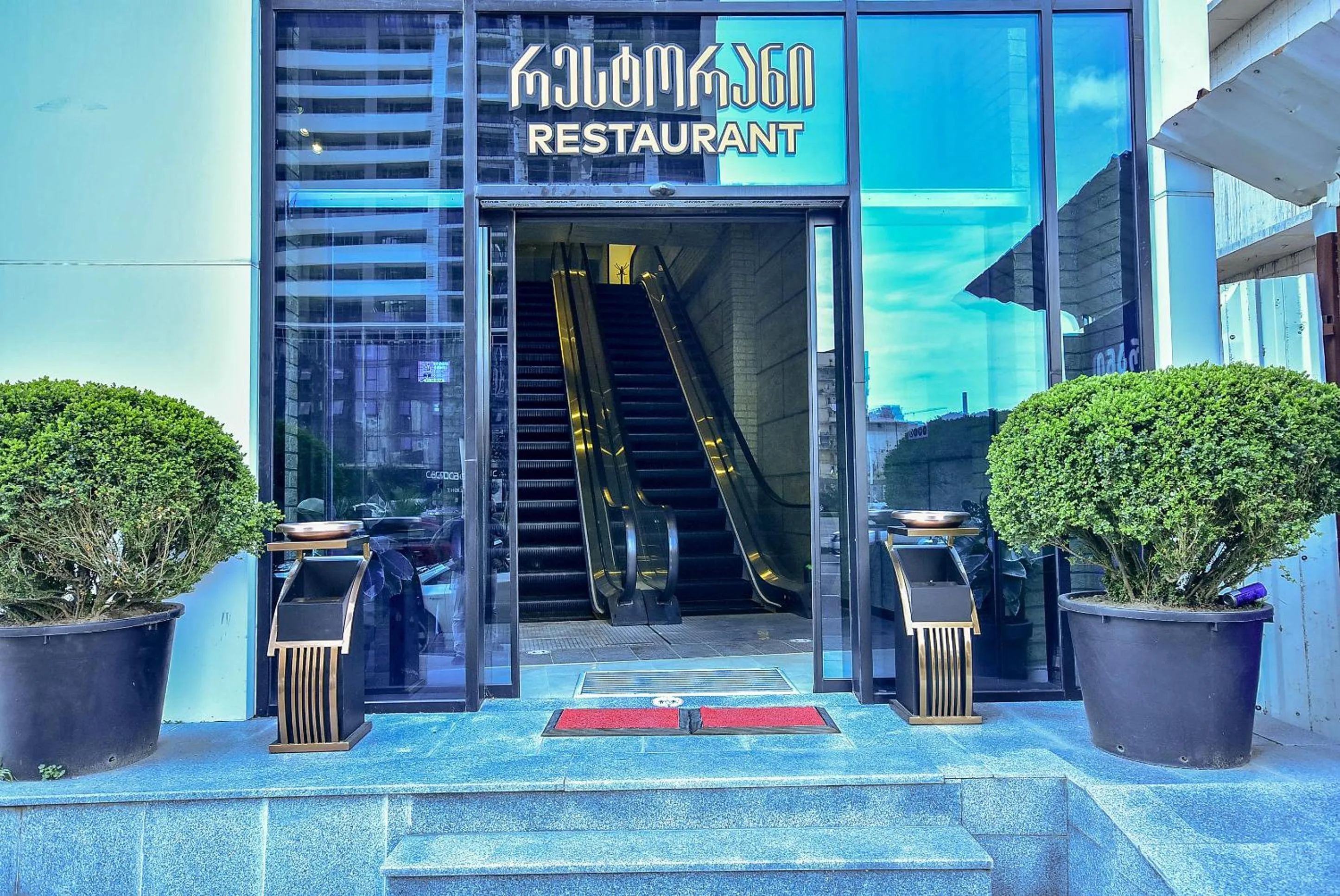Restaurant/places to eat in New Wave Hotel