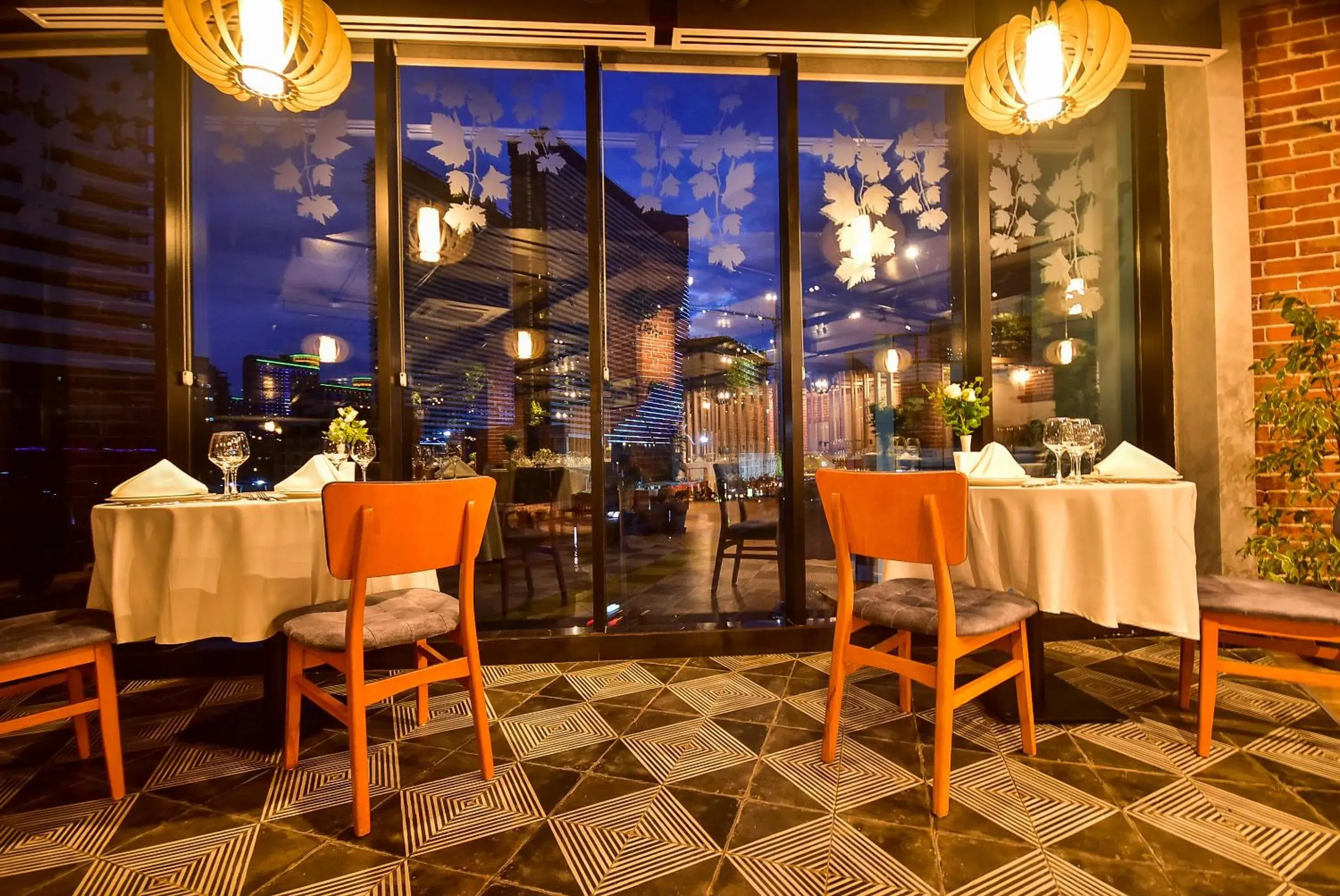 Restaurant/places to eat in New Wave Hotel Restaurant/places to eat in New Wave Hotel