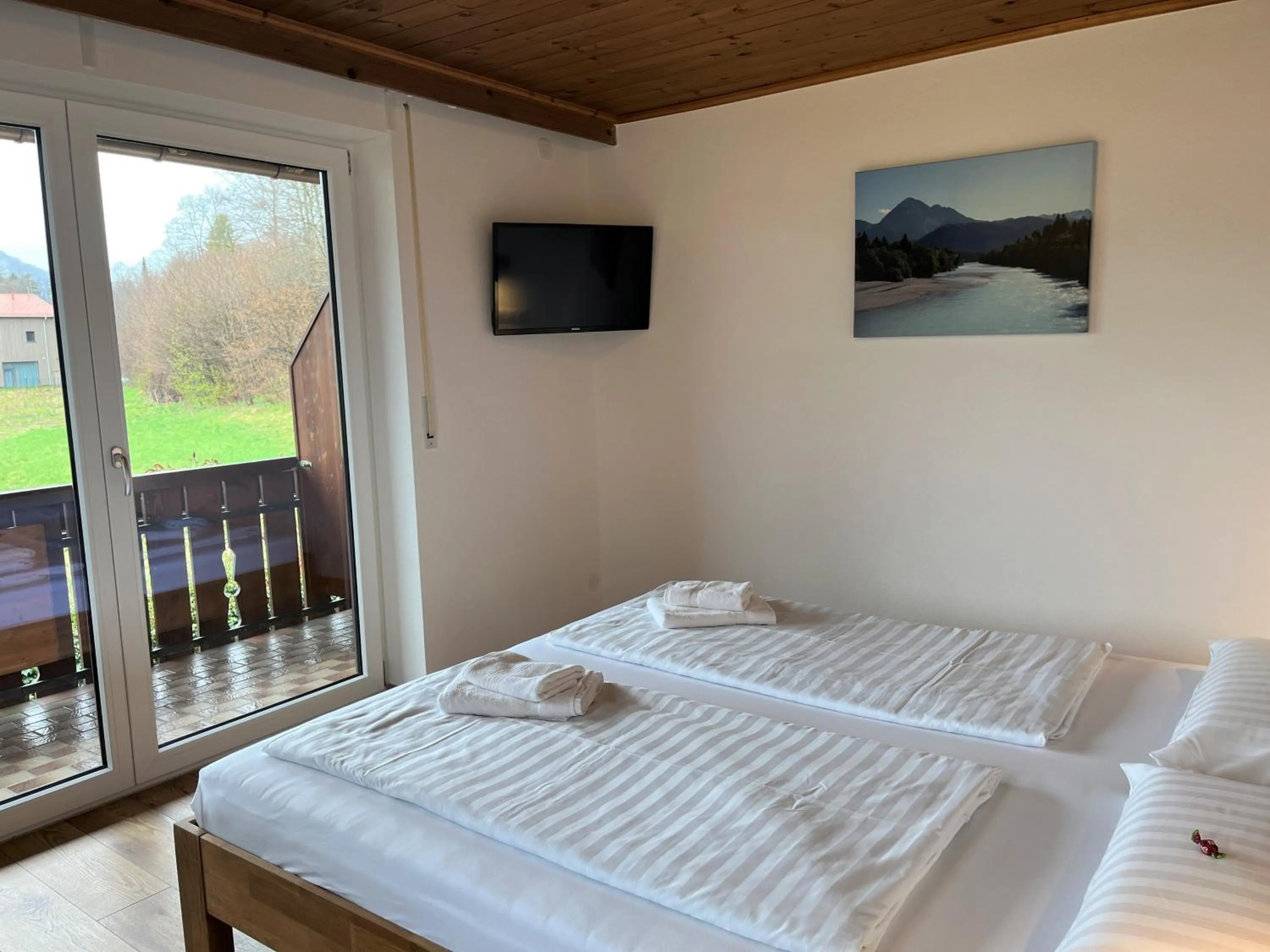 Photo of the whole room, Bed in Gästehaus Forggensee