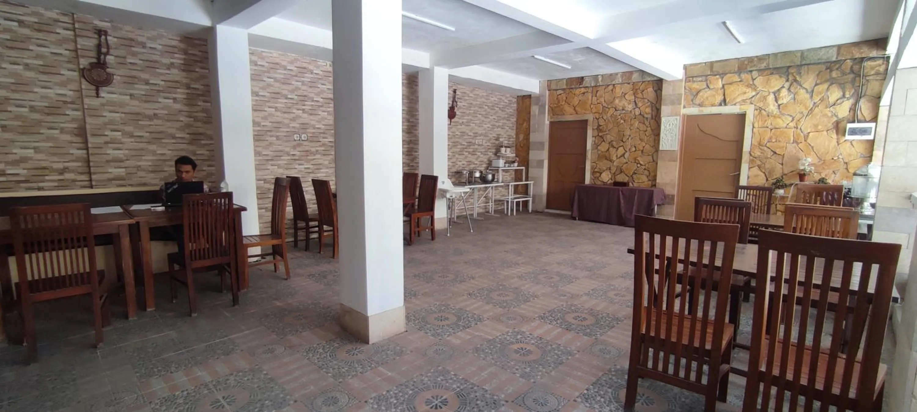 Votel Hotel De'Pratnya Kediri