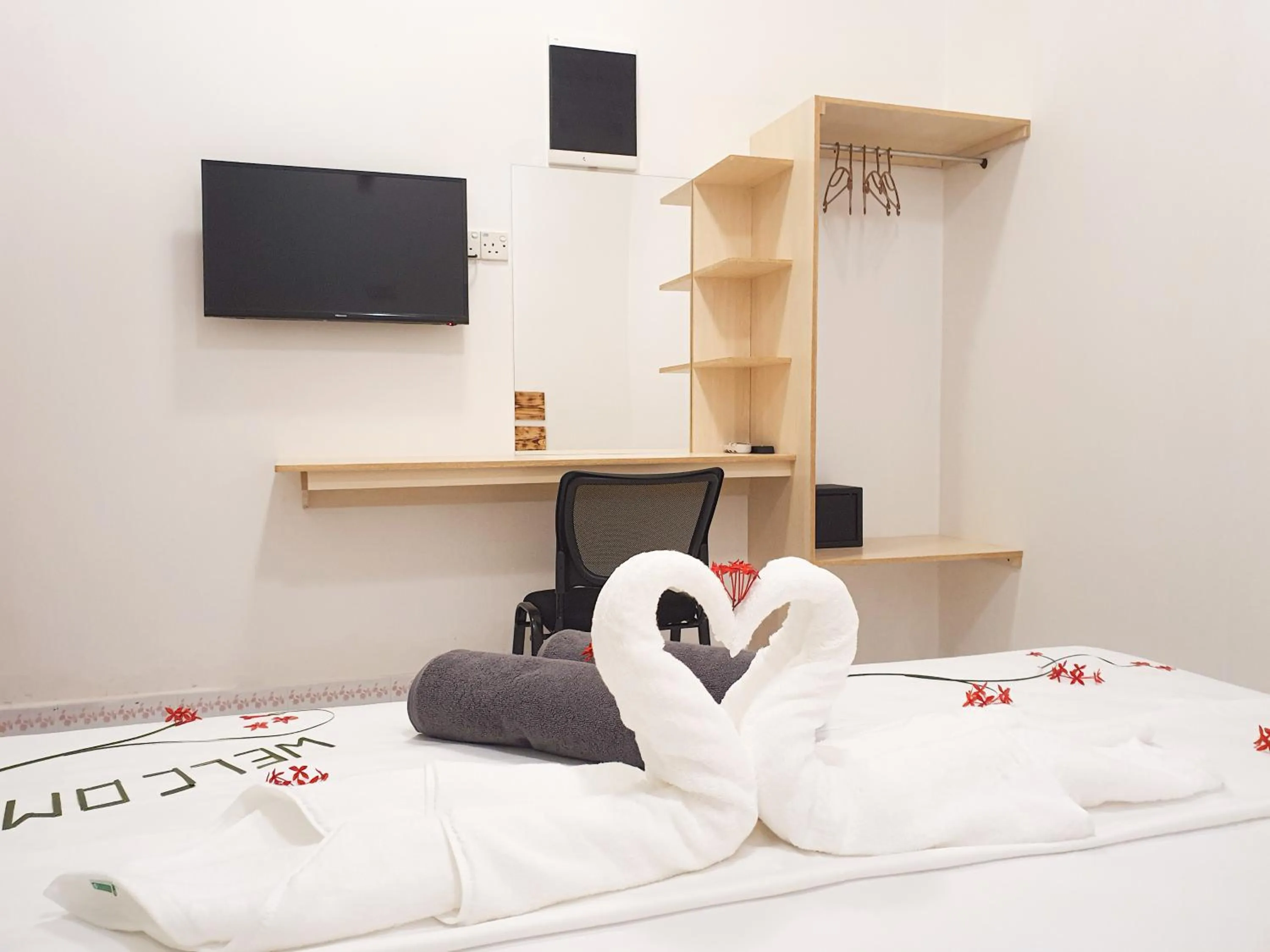 Bedroom, Bed in Thoddoo Island Life