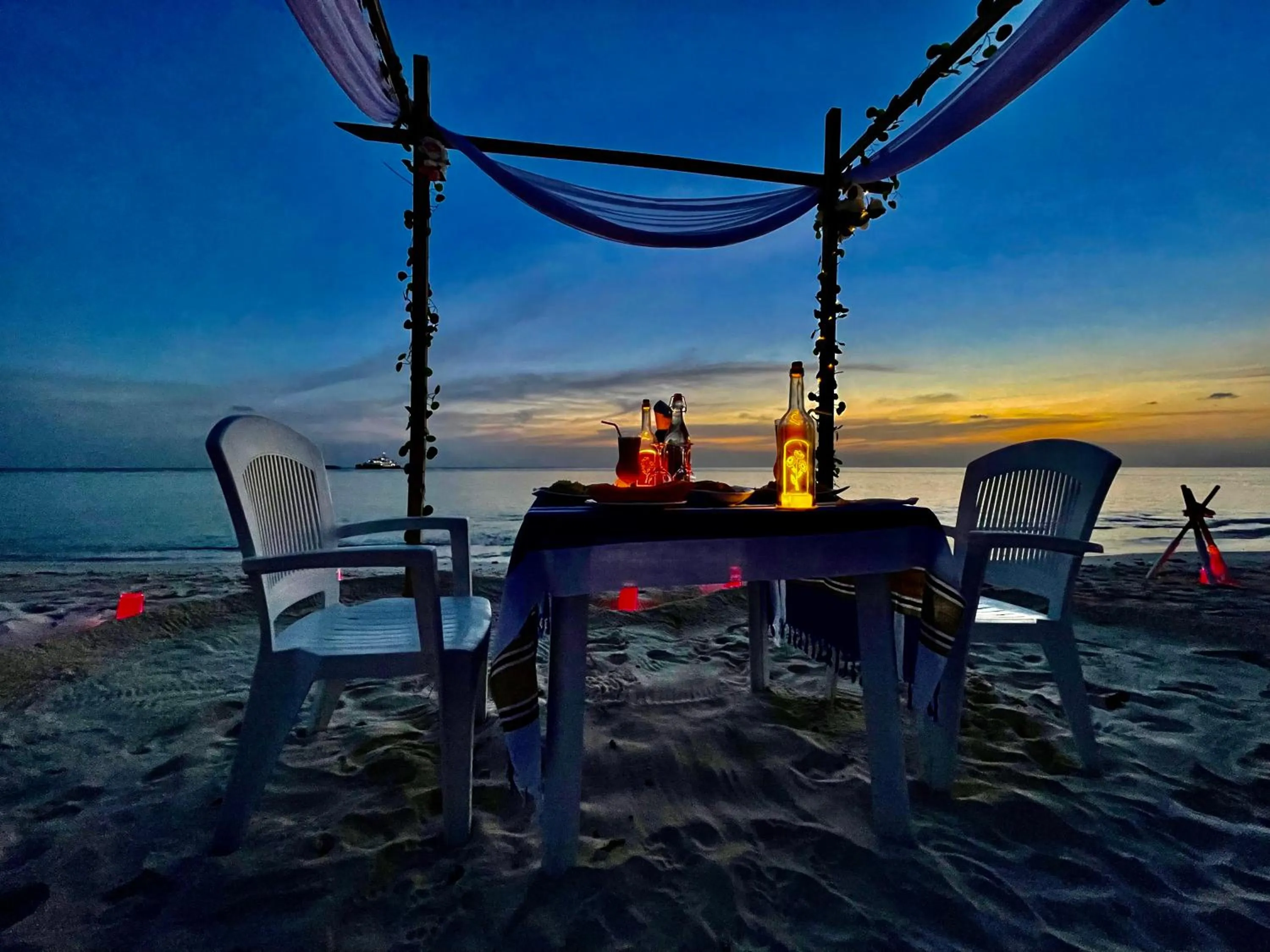 Beach in Thoddoo Island Life