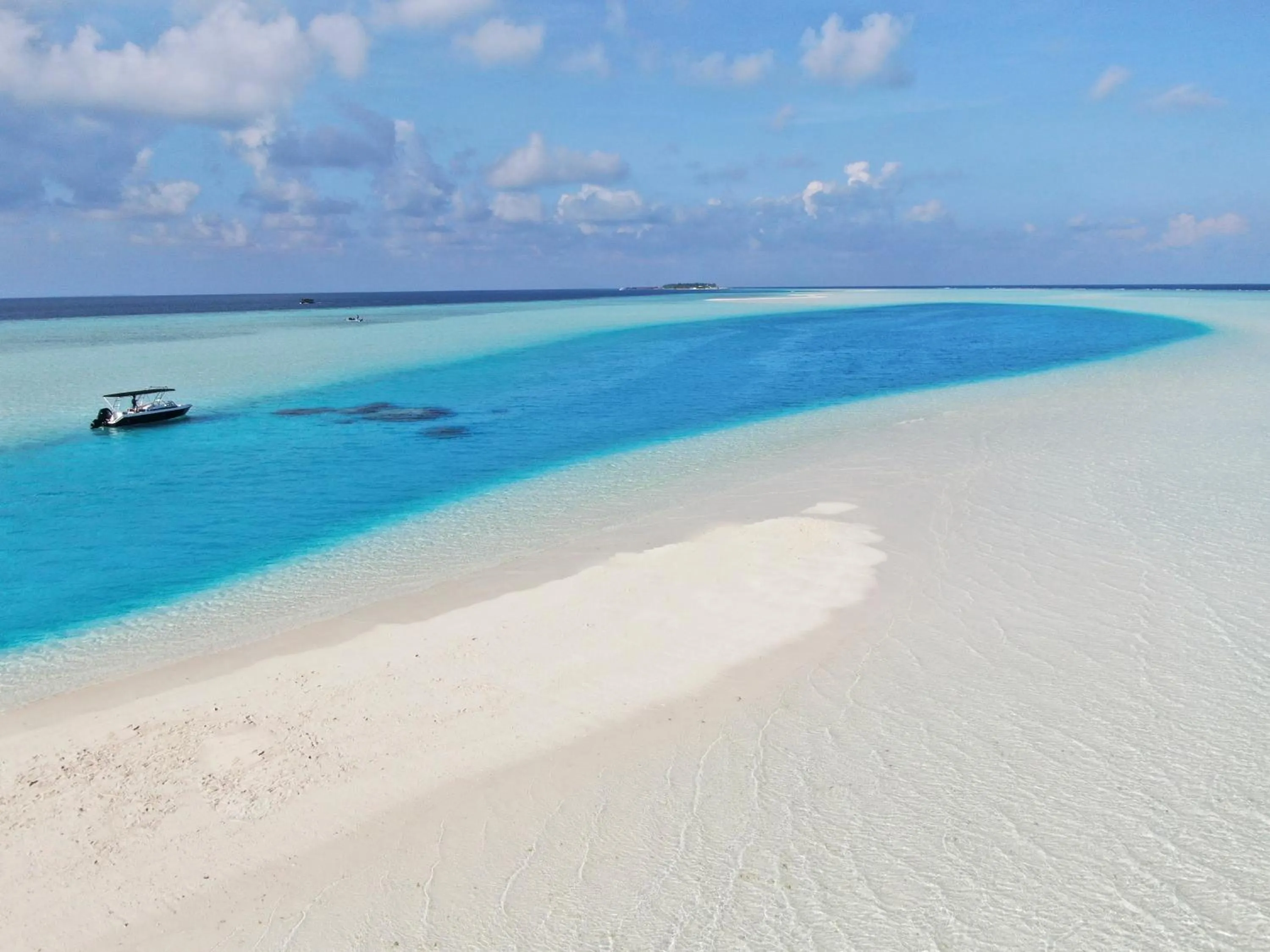 Bird's eye view in Thoddoo Island Life