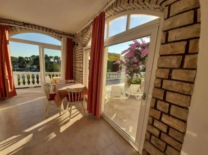 Apartments & rooms Mila
