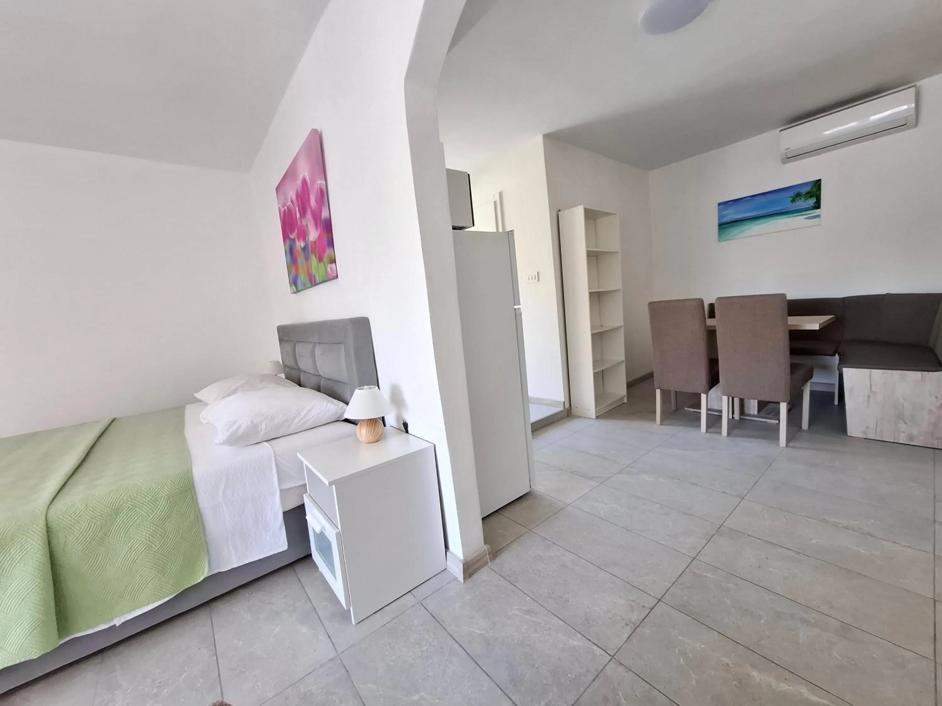 Apartments & rooms Mila