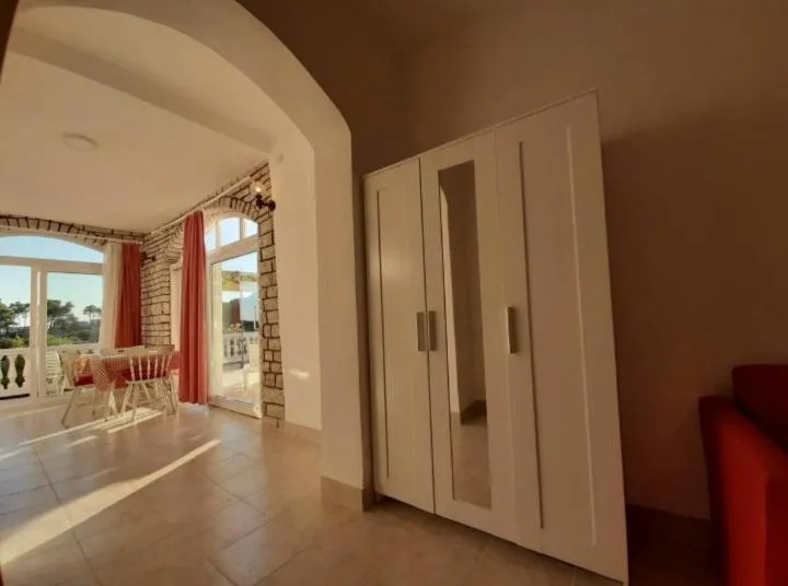 Apartments & rooms Mila