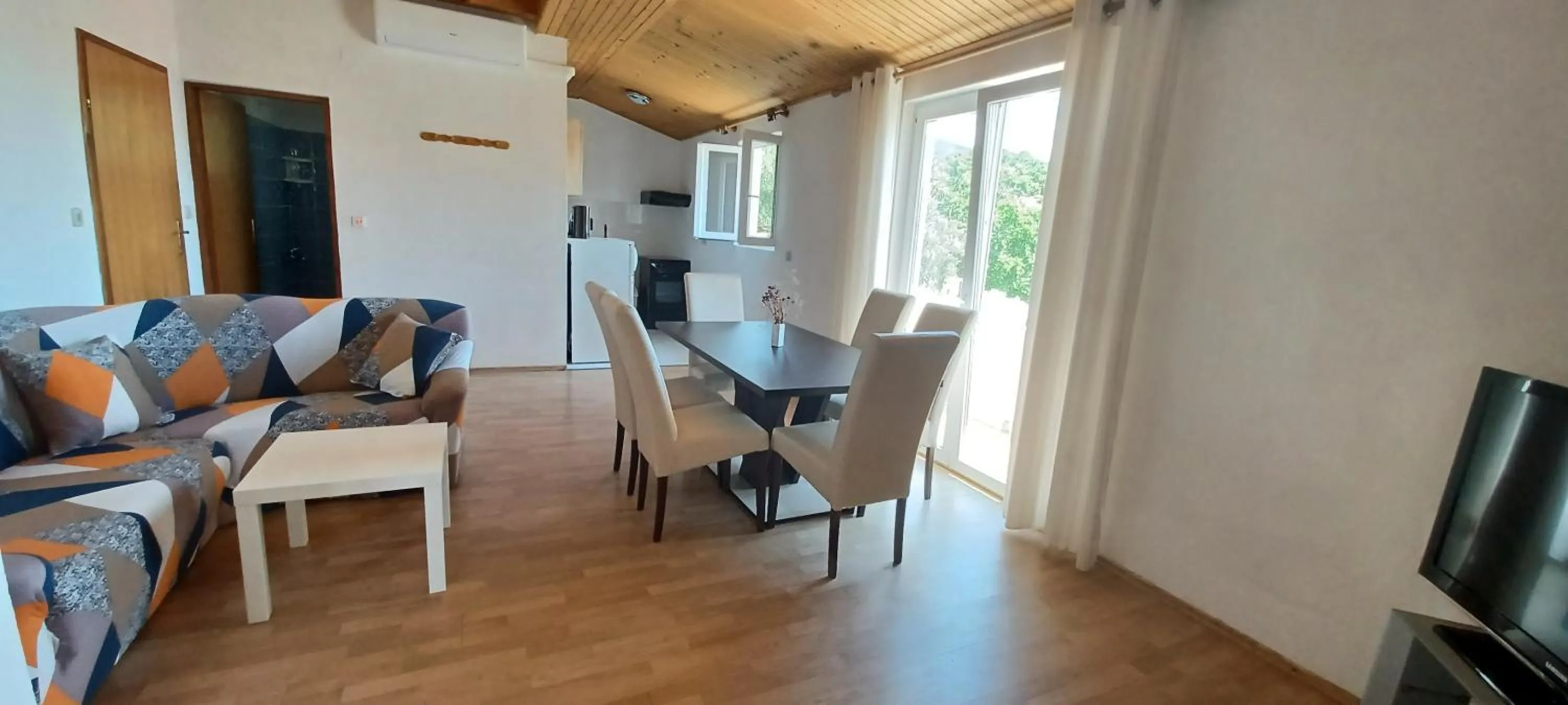 Apartments & rooms Mila