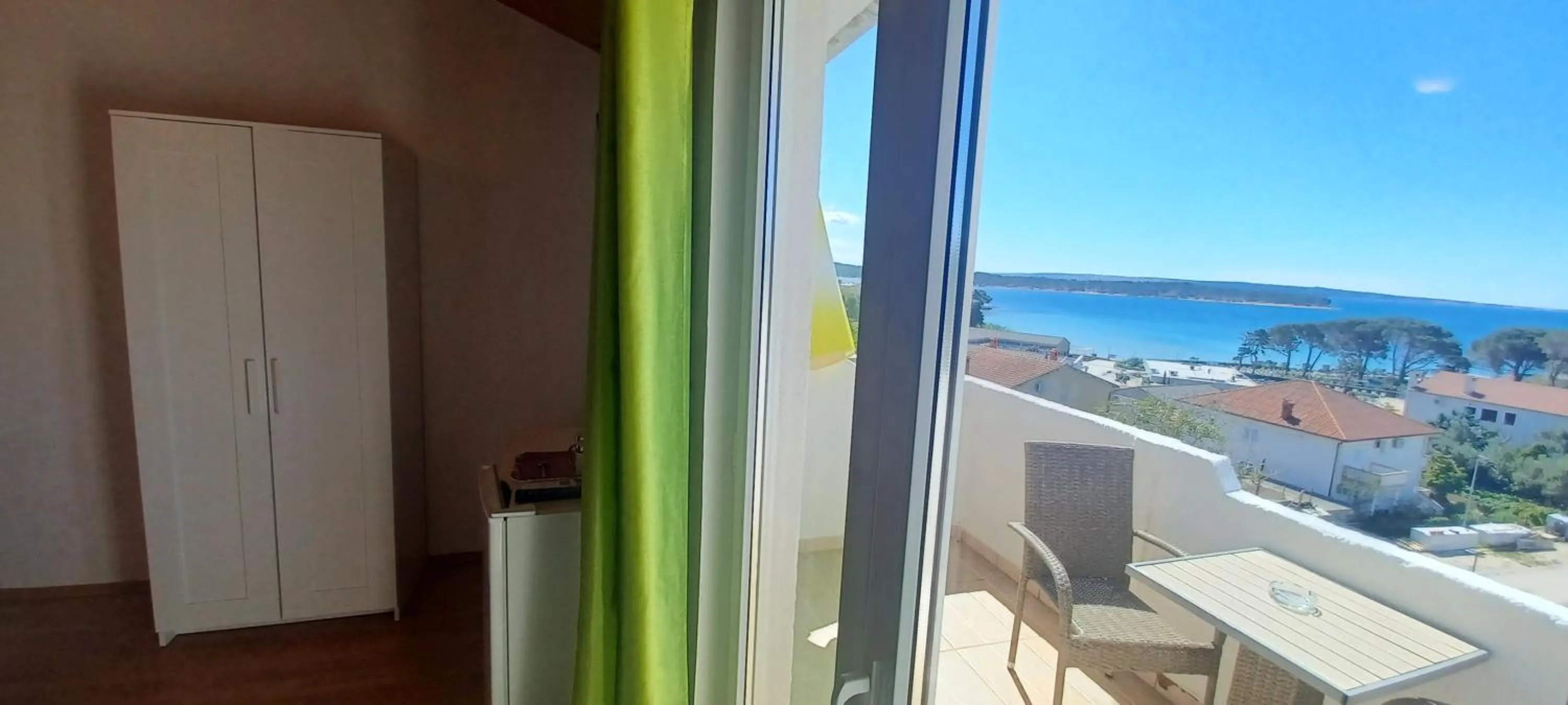 Apartments & rooms Mila