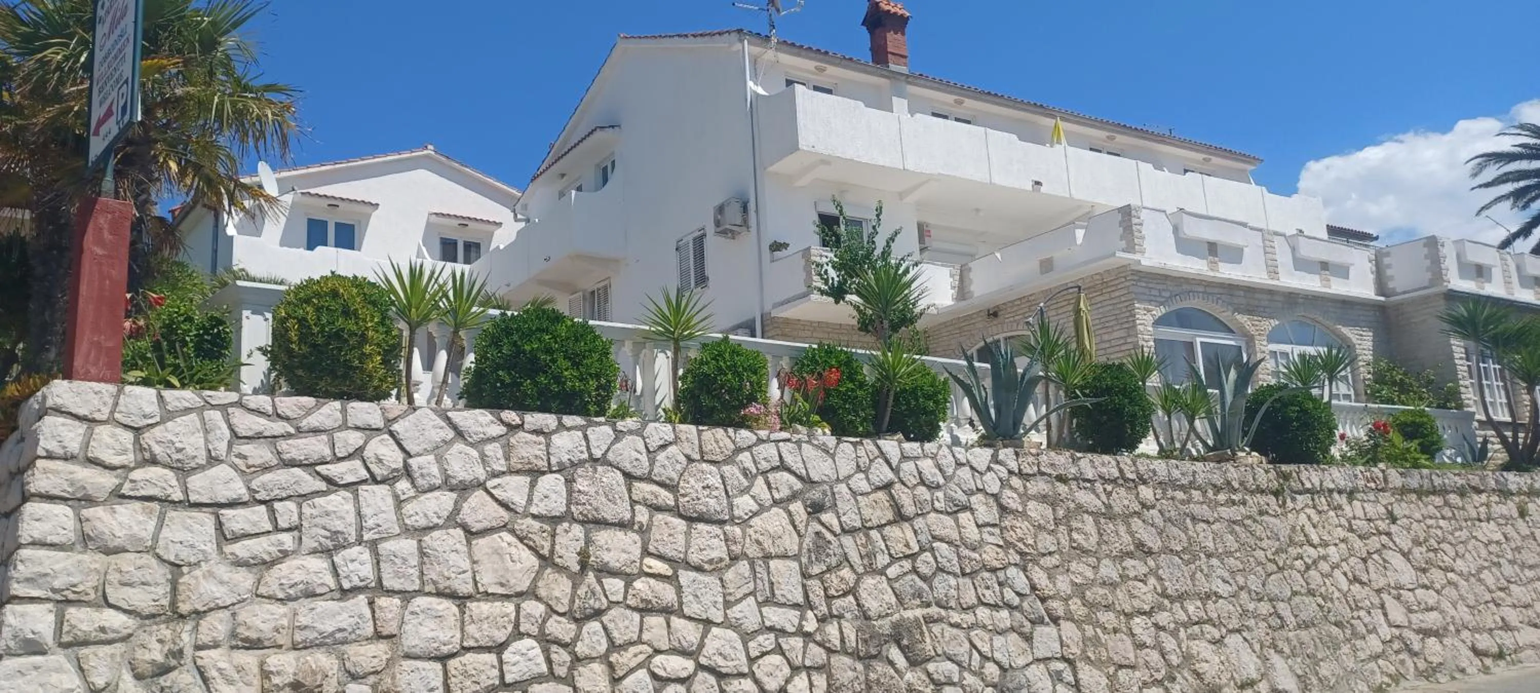 Apartments & rooms Mila