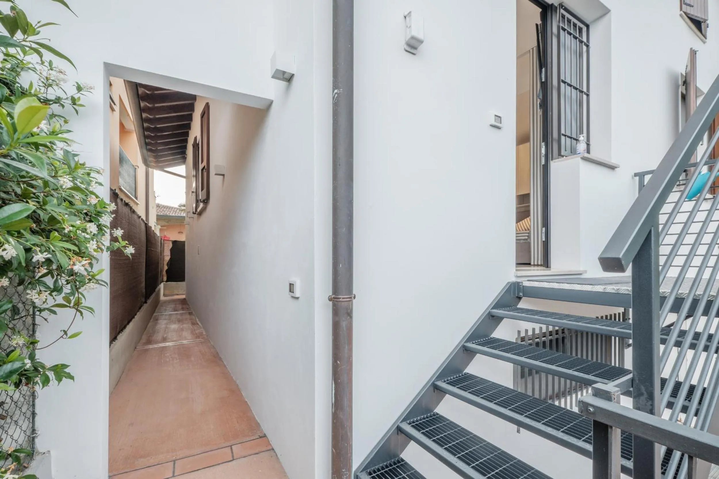 Facade/entrance in B&B Casa Gaia - Sirmione