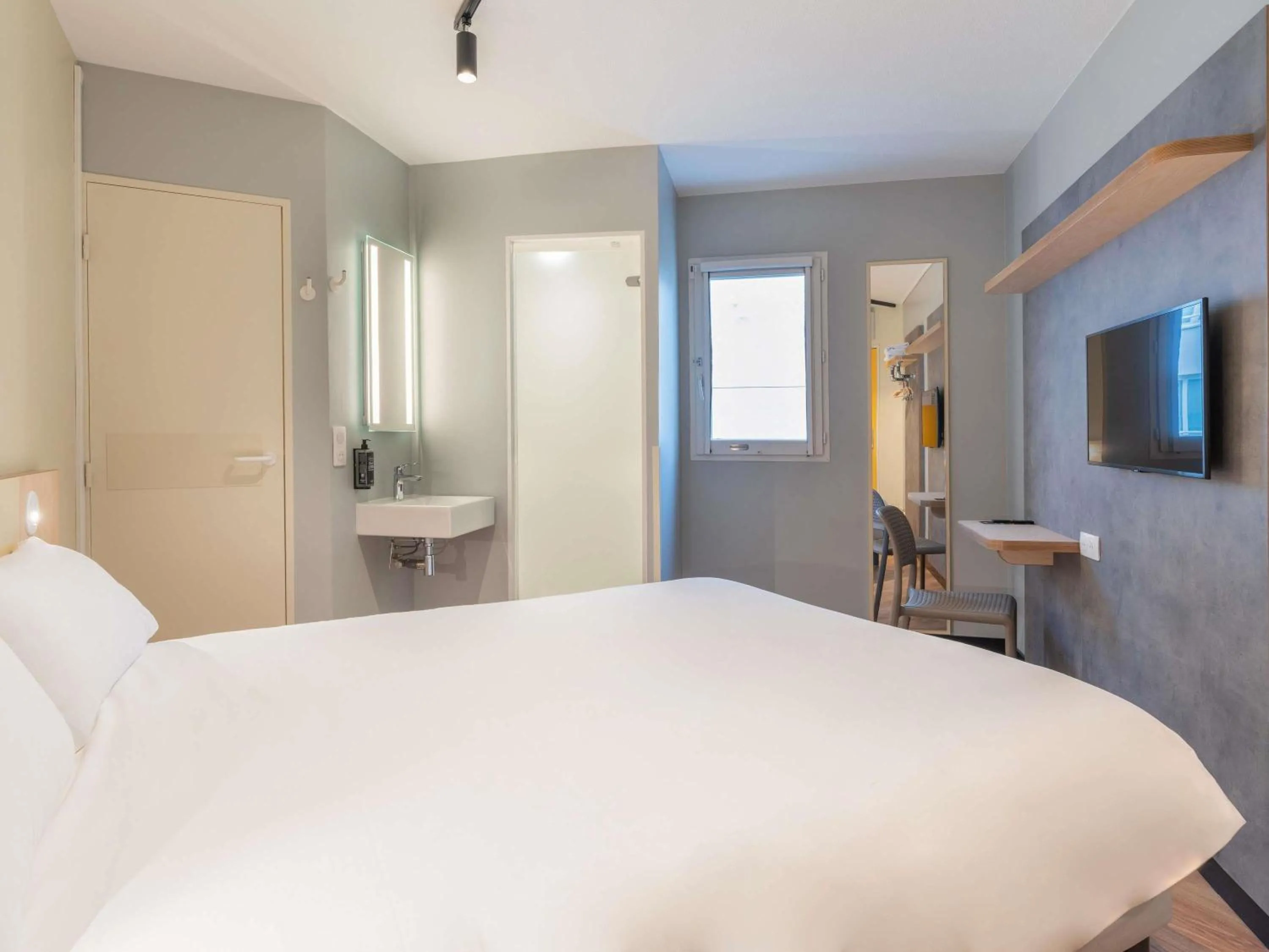 Bedroom, Bed in ibis budget Marne la Vallée Val d'Europe