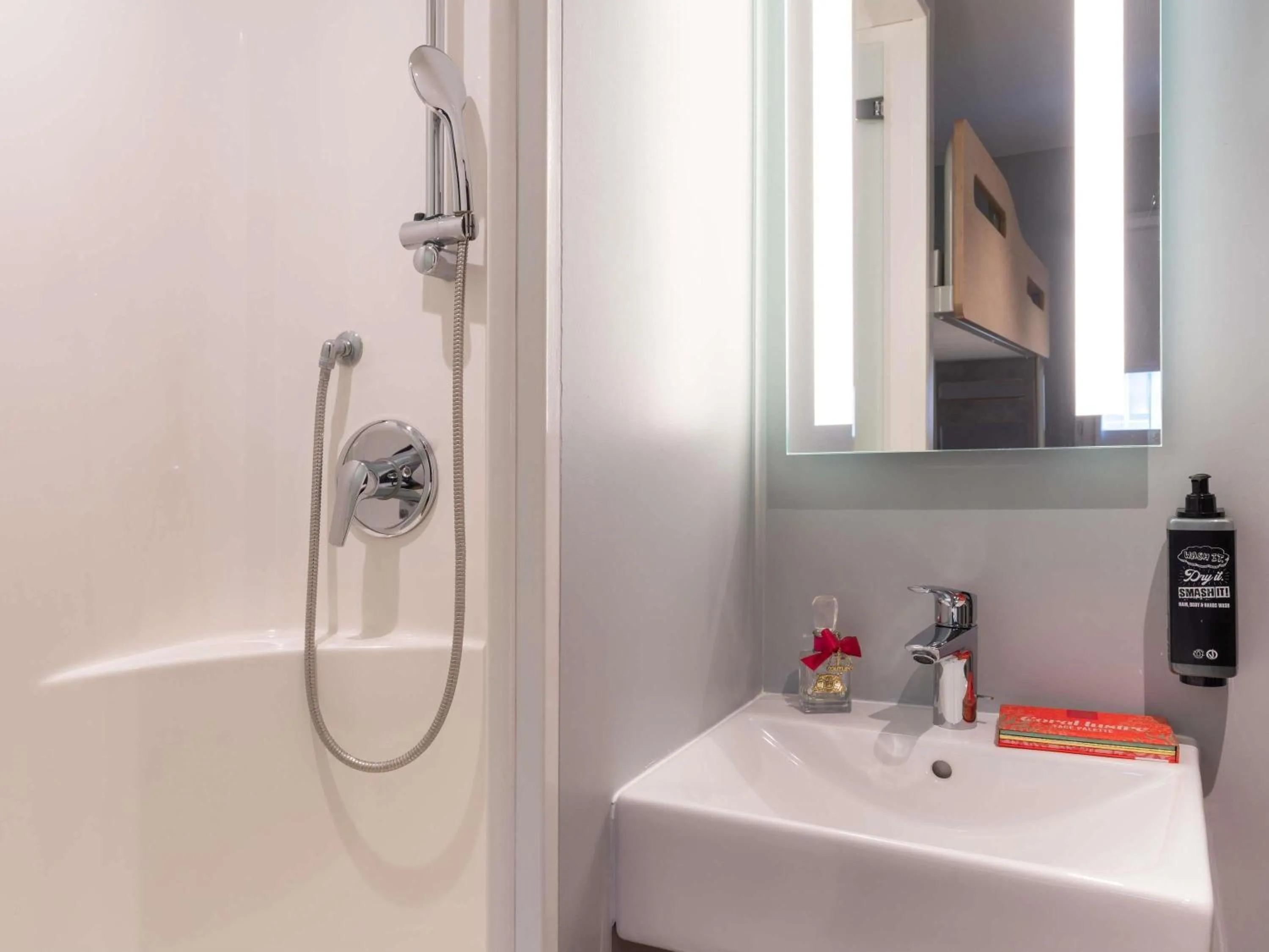 Bedroom in ibis budget Marne la Vallée Val d'Europe