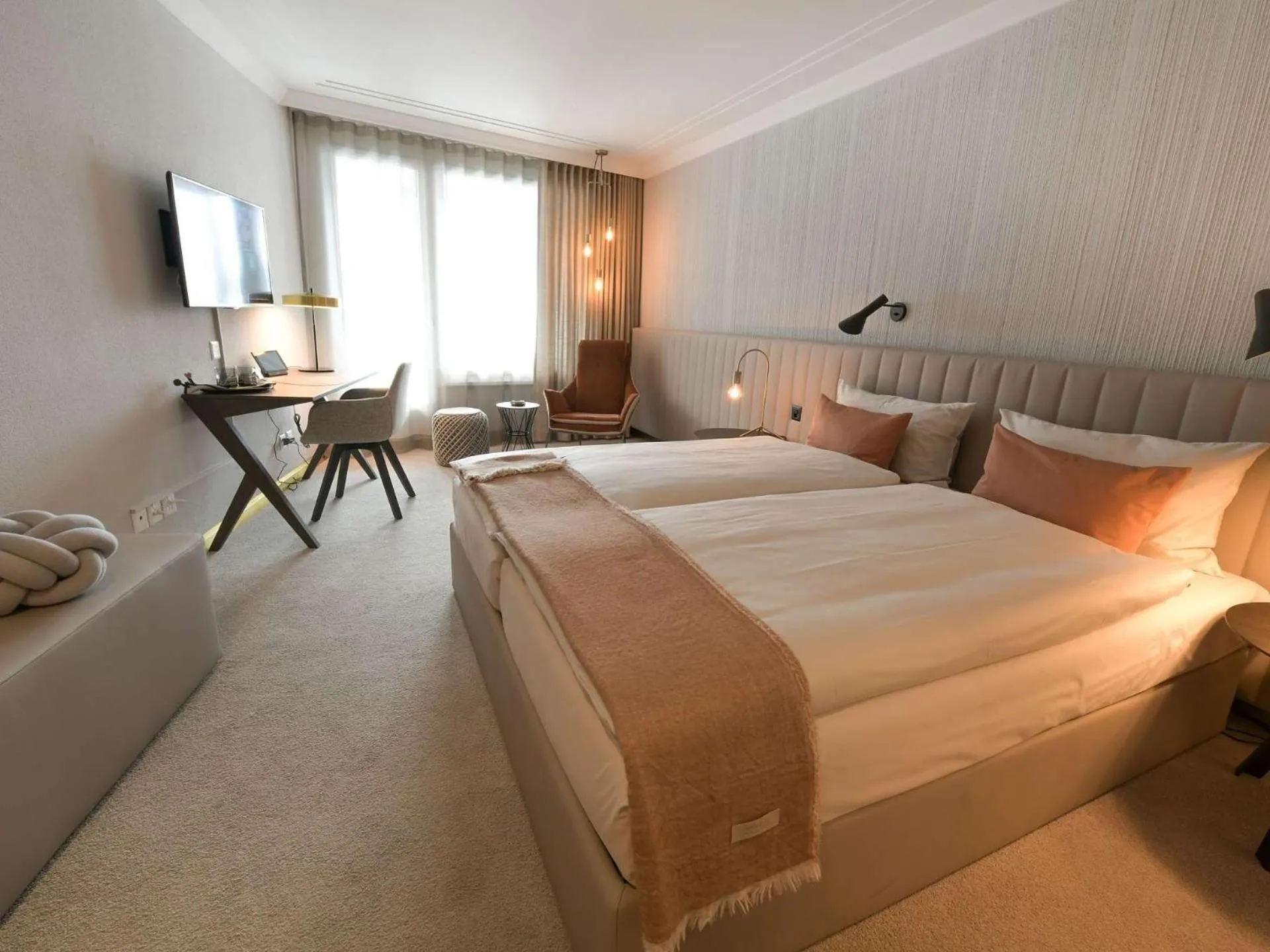 Photo of the whole room, Bed in Kongress Hotel Davos