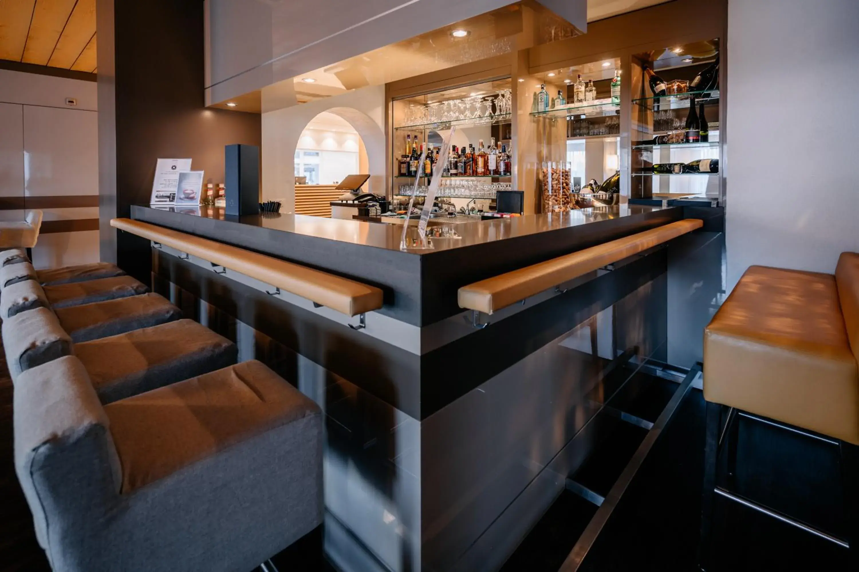 Lounge or bar in Kongress Hotel Davos Lounge or bar in Kongress Hotel Davos