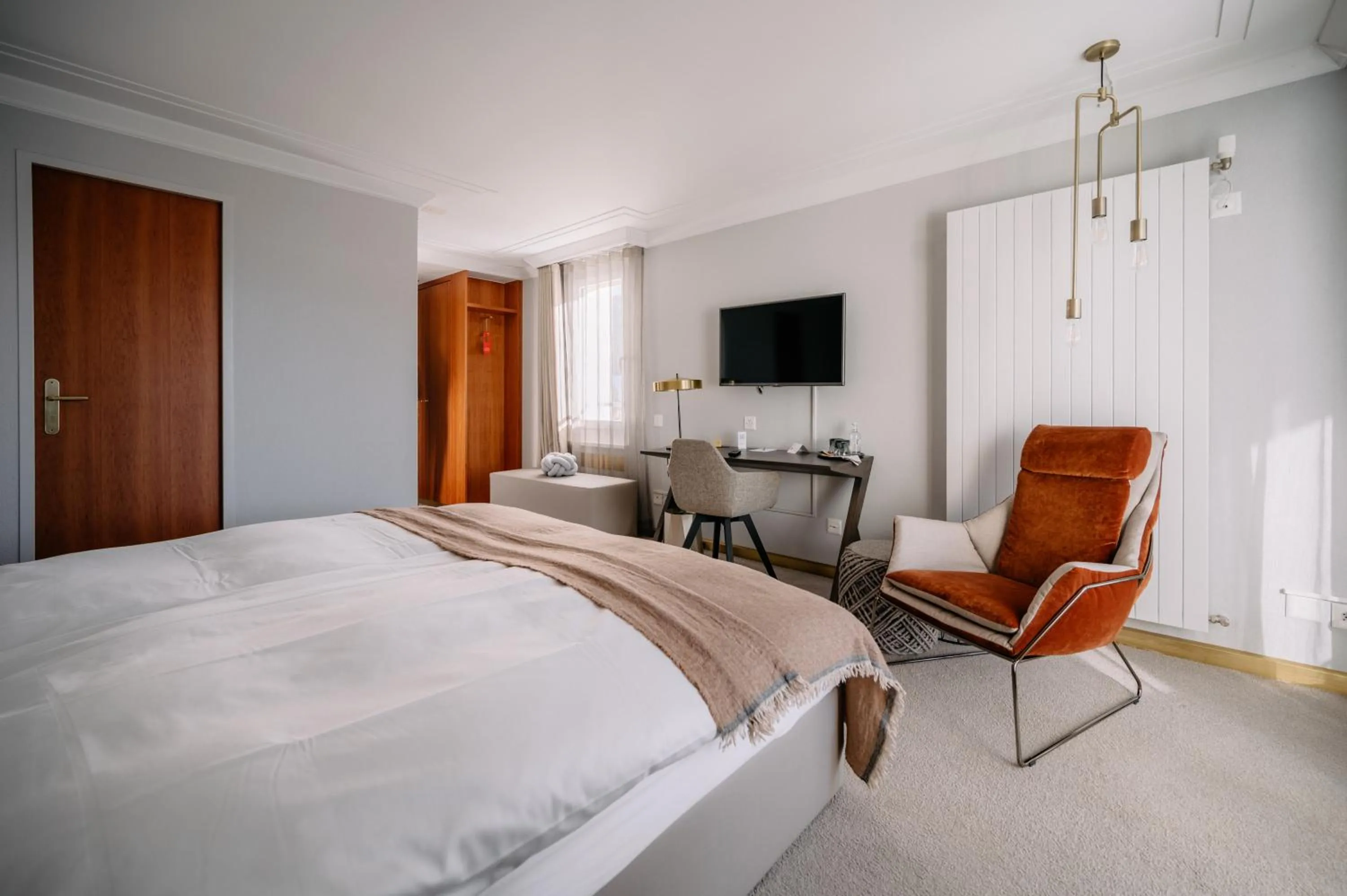 Photo of the whole room, Bed in Kongress Hotel Davos