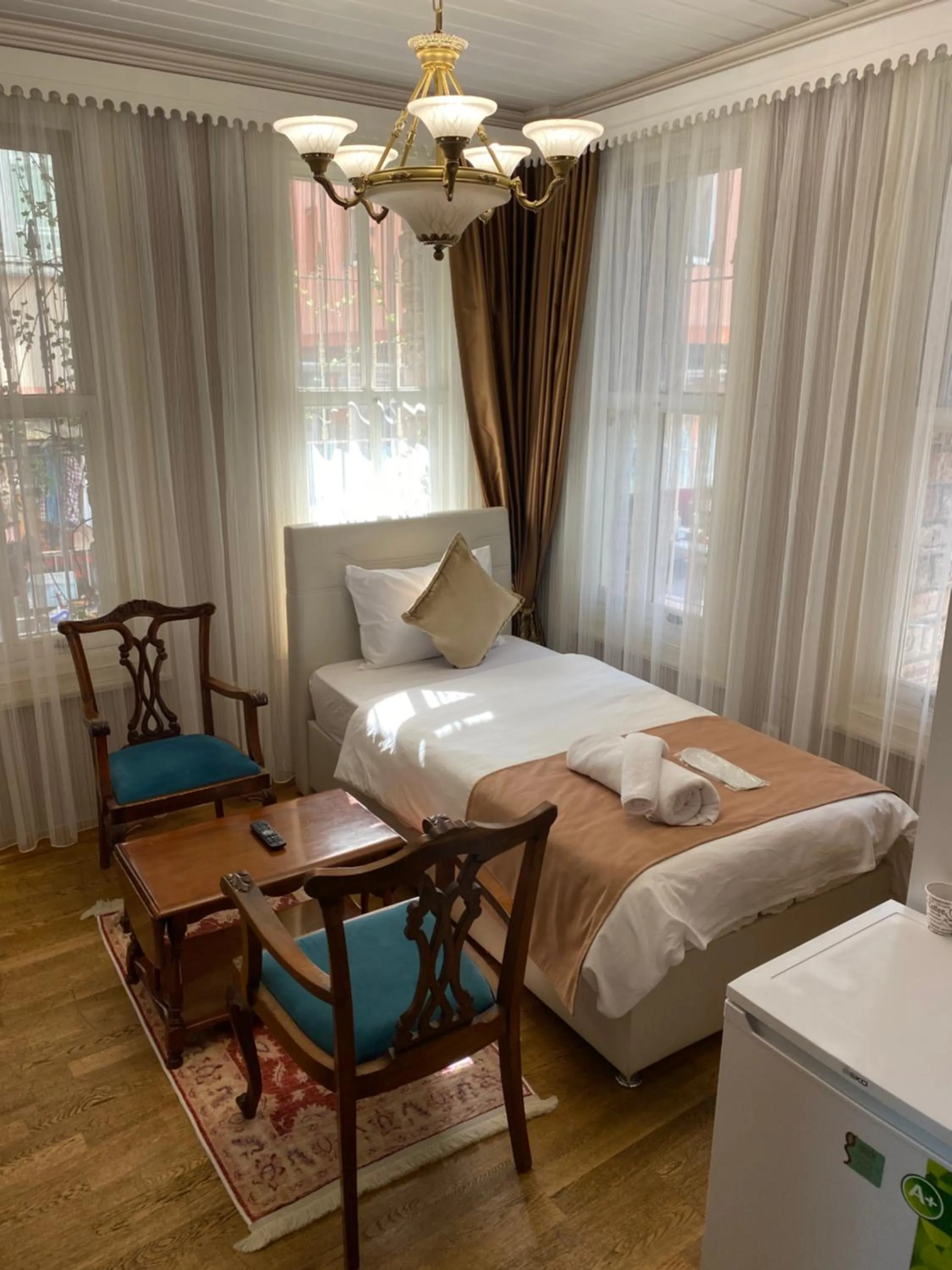 Bed in Bosphorus Bridge