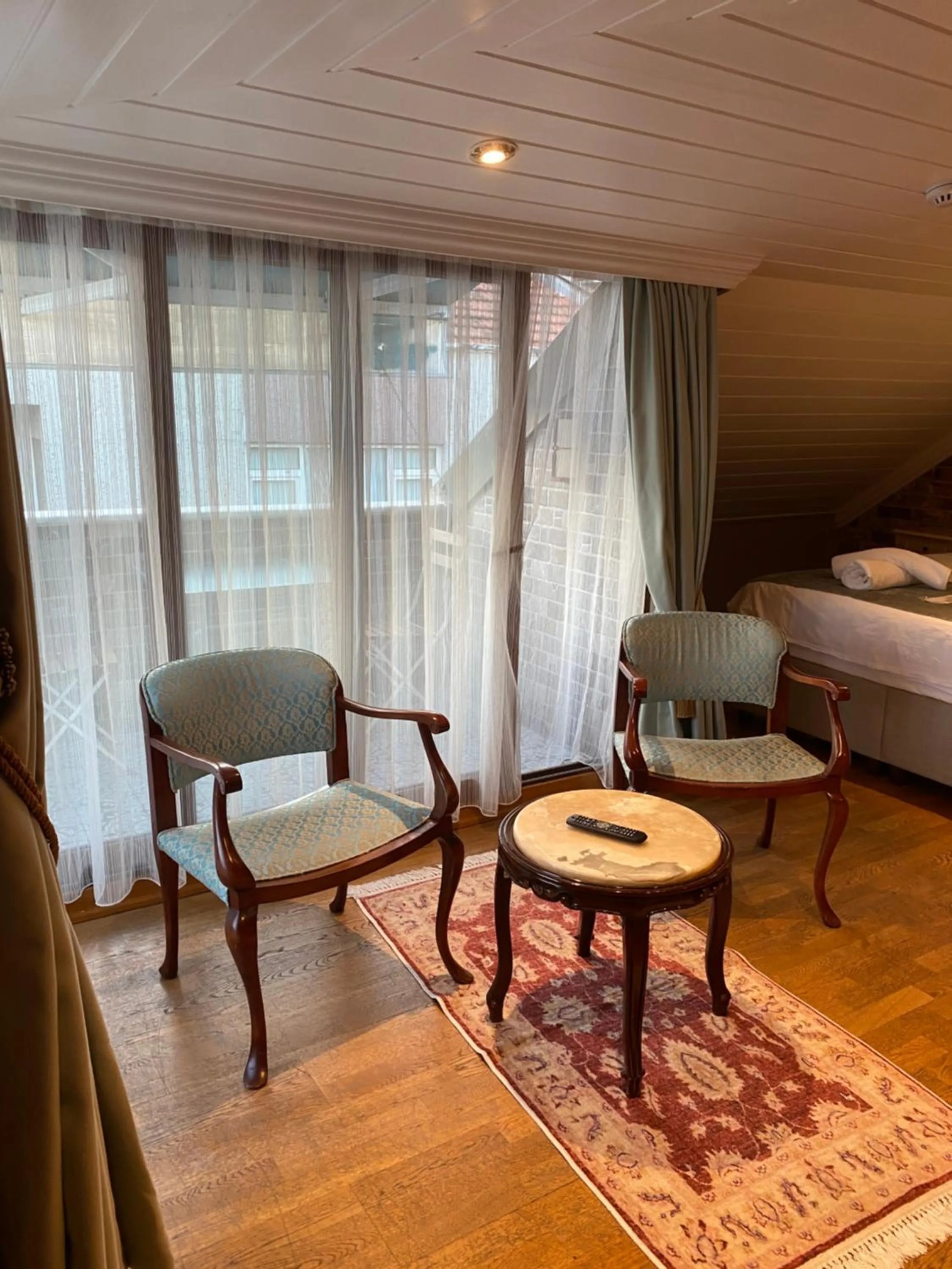 Seating area, Bed in Bosphorus Bridge