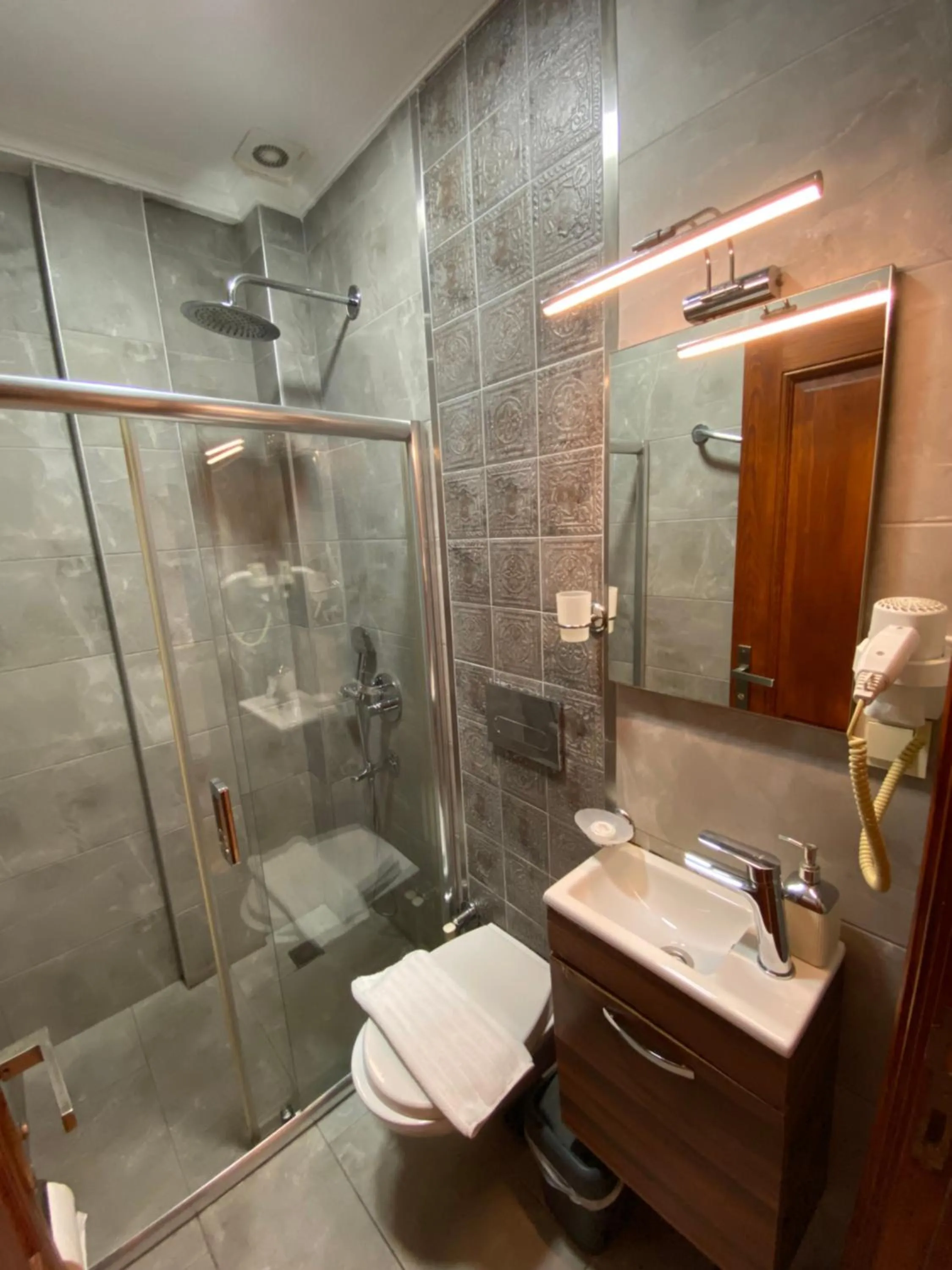 Bathroom in Bosphorus Bridge