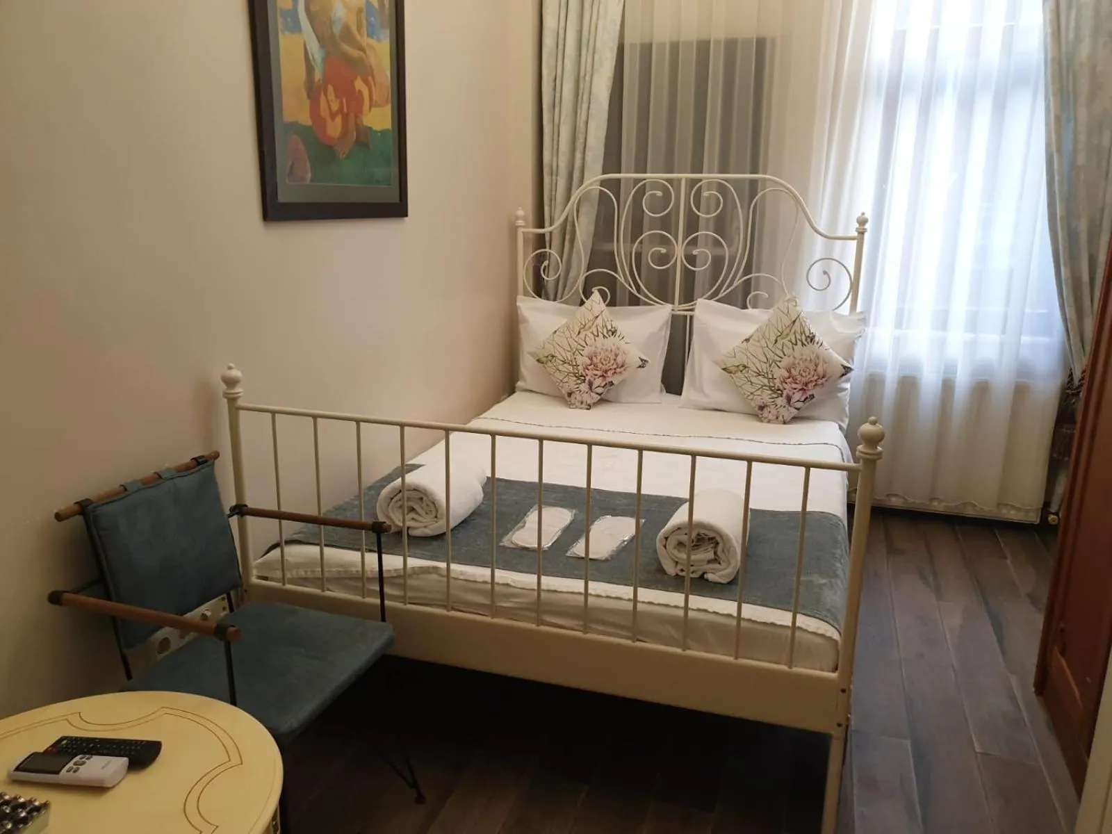 Bed in Bosphorus Bridge