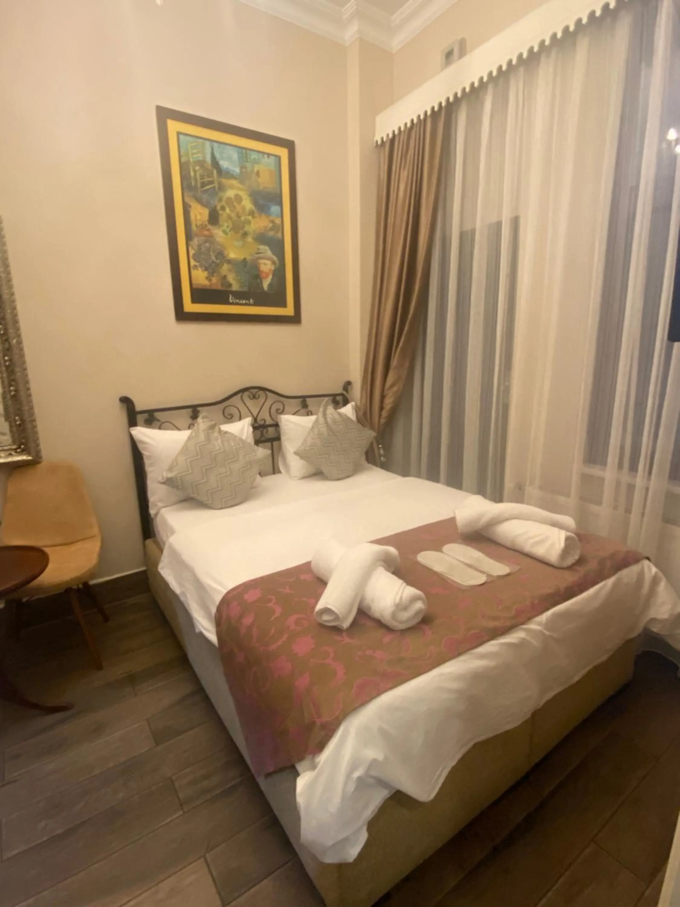 Bed in Bosphorus Bridge