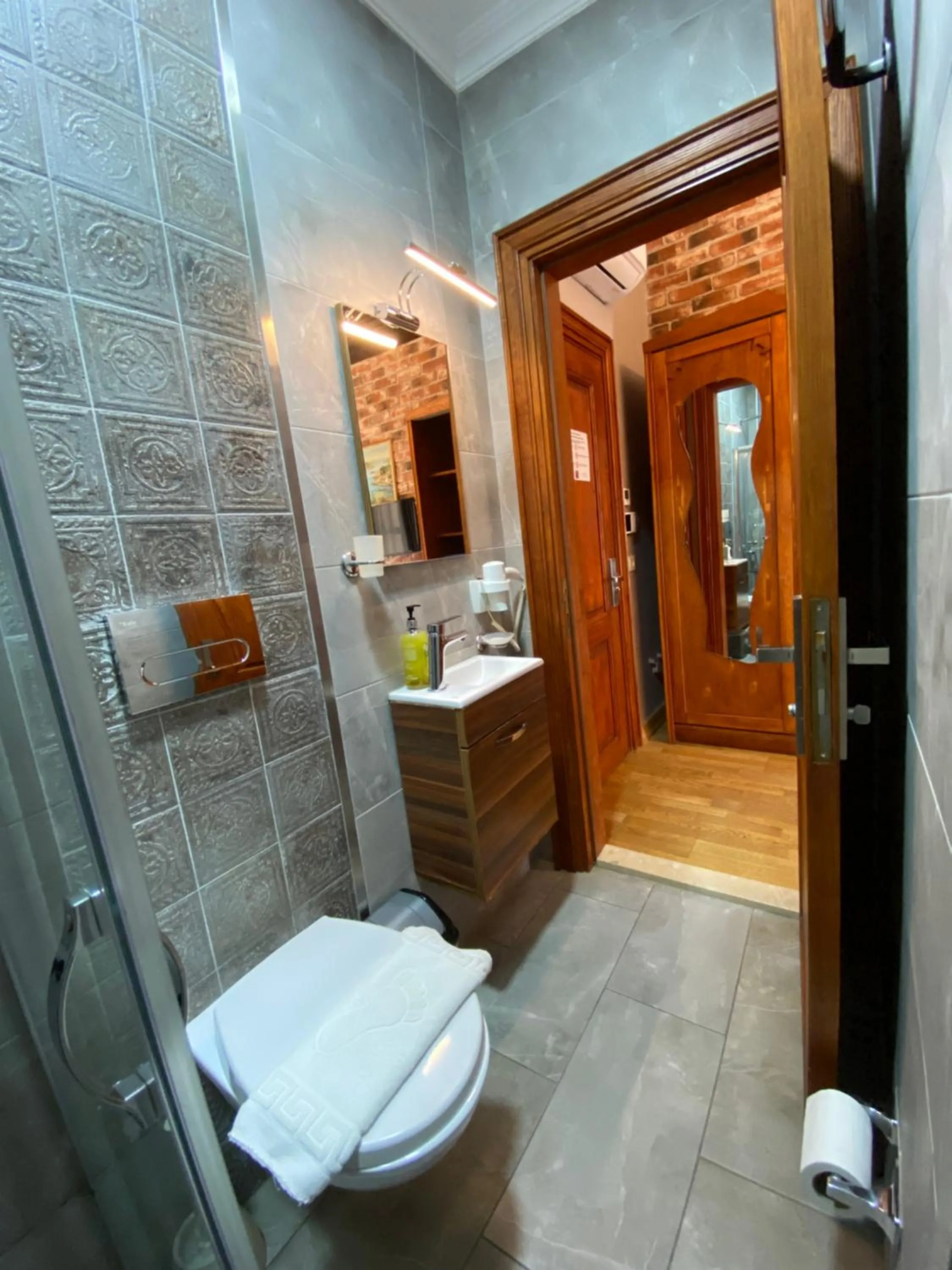 Bathroom in Bosphorus Bridge