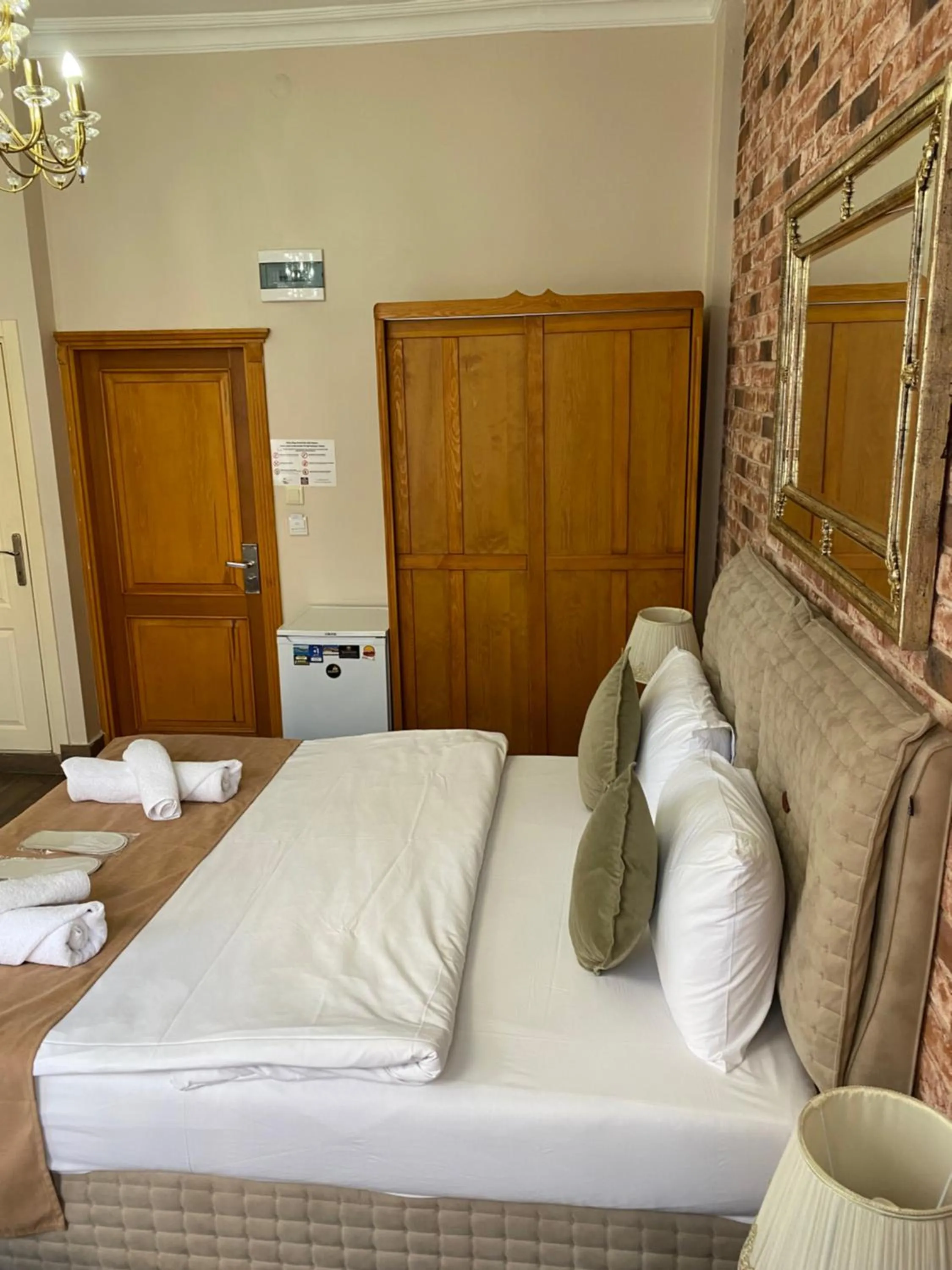 Bed in Bosphorus Bridge