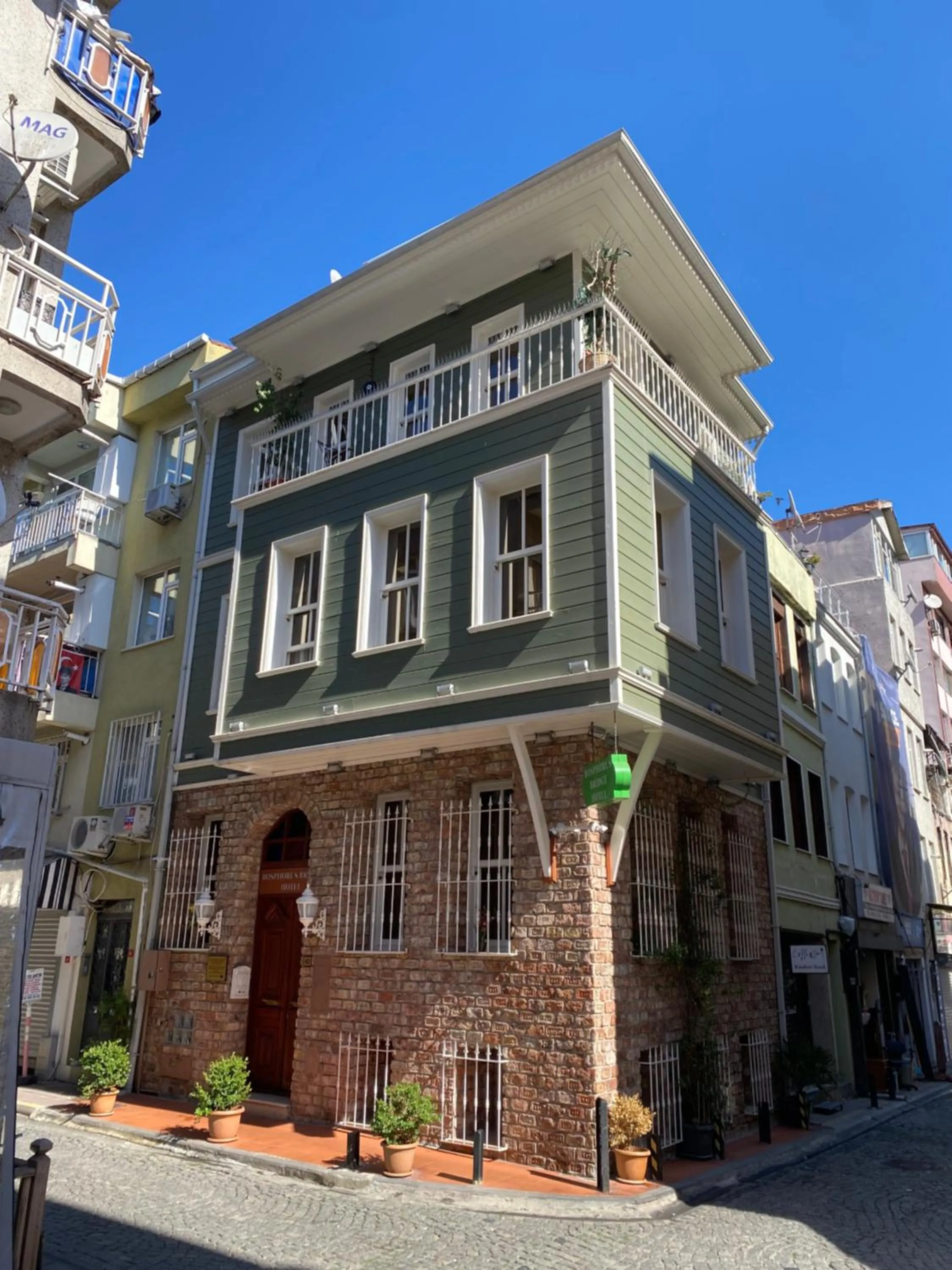 Property building in Bosphorus Bridge