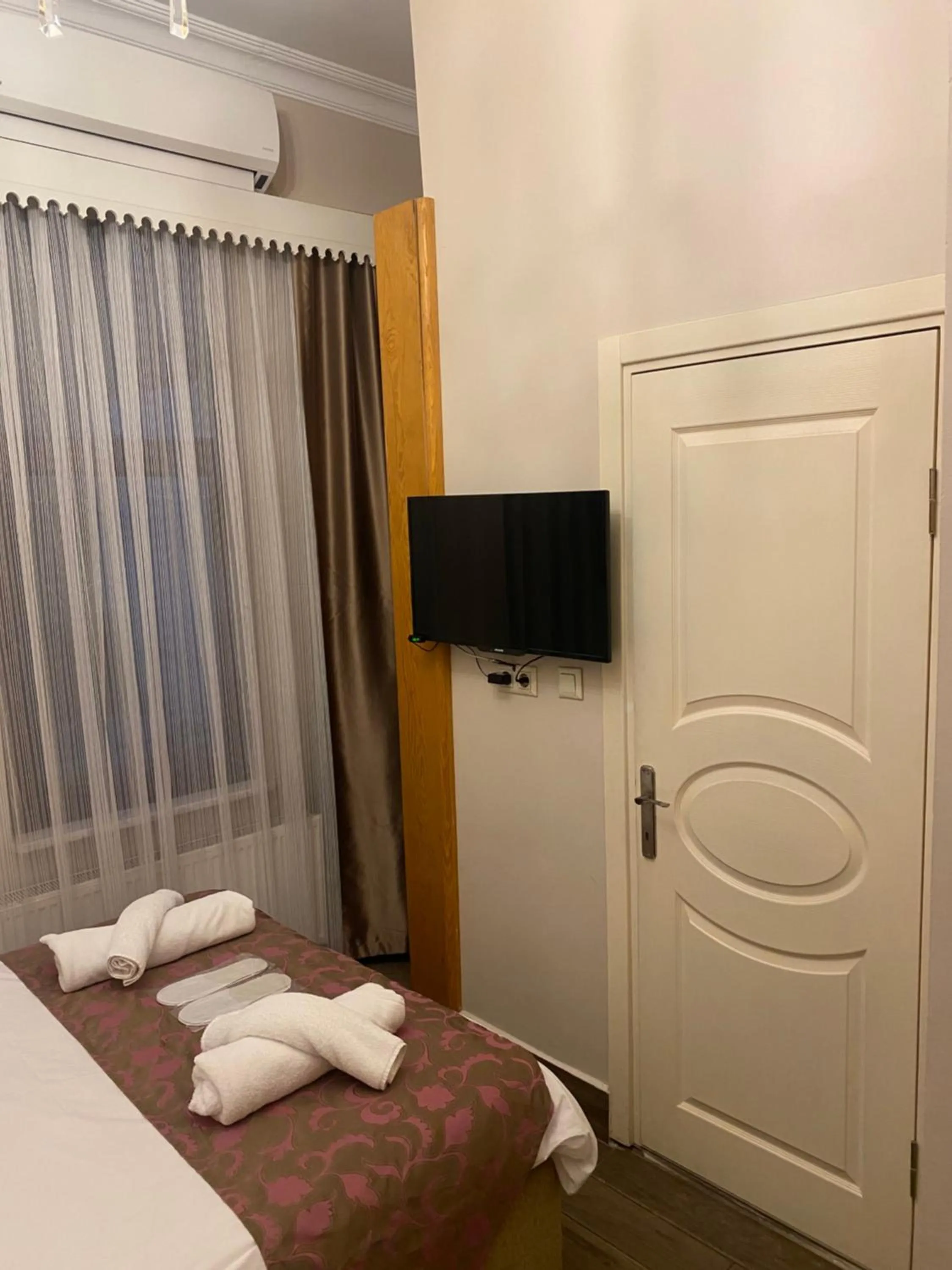 TV and multimedia, Bed in Bosphorus Bridge