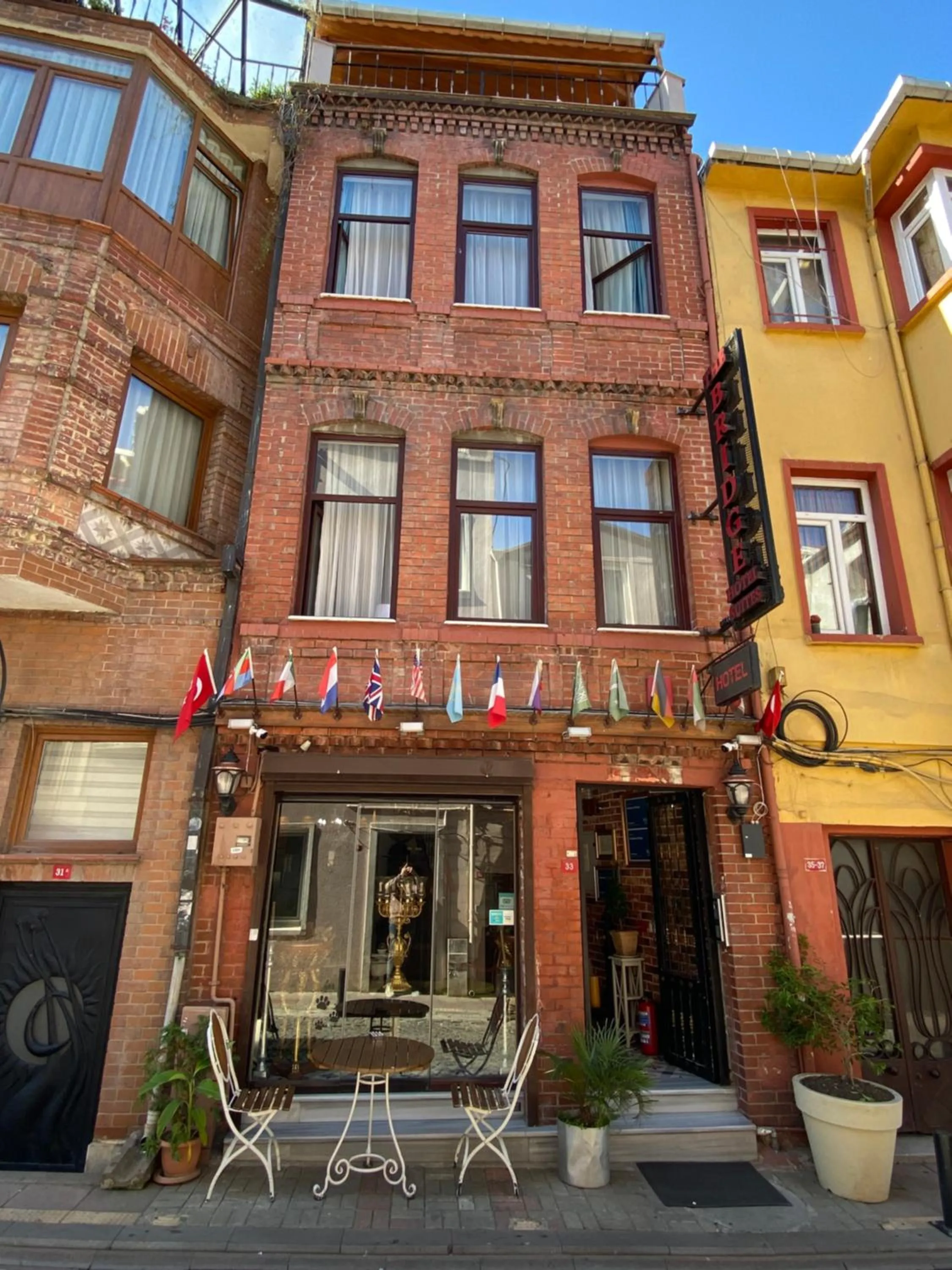 Property building in Bosphorus Bridge