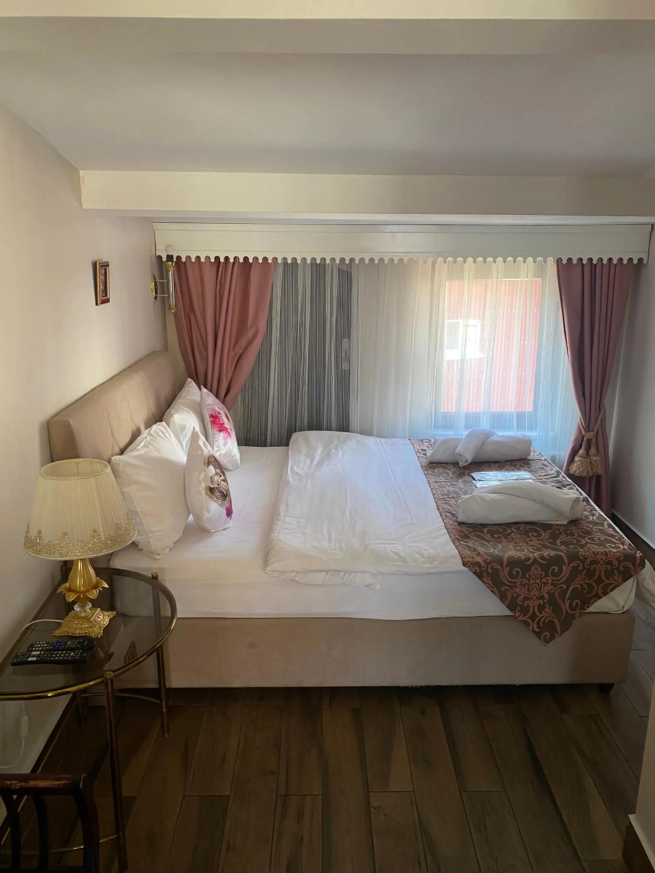 Bed in Bosphorus Bridge