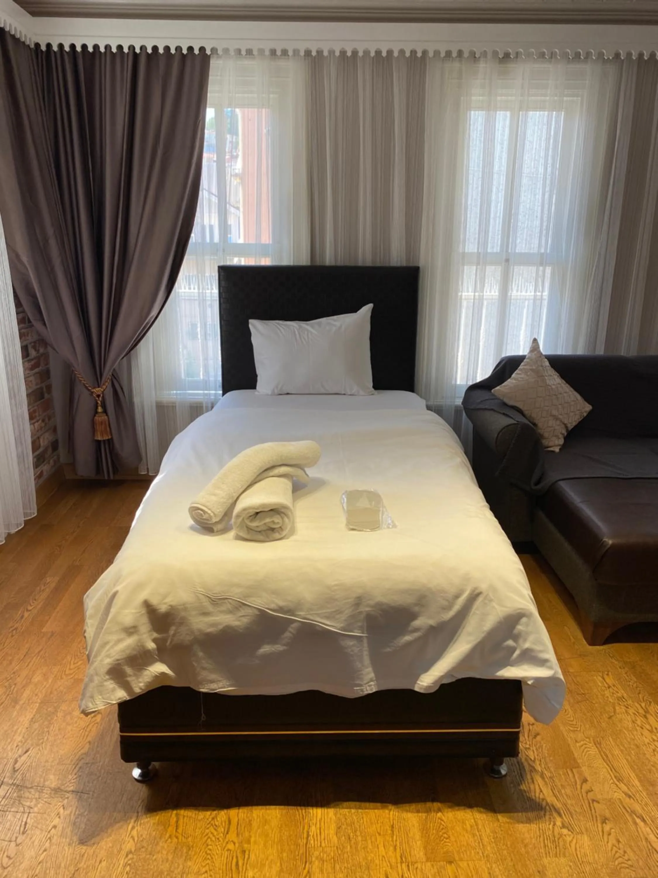 Bed in Bosphorus Bridge