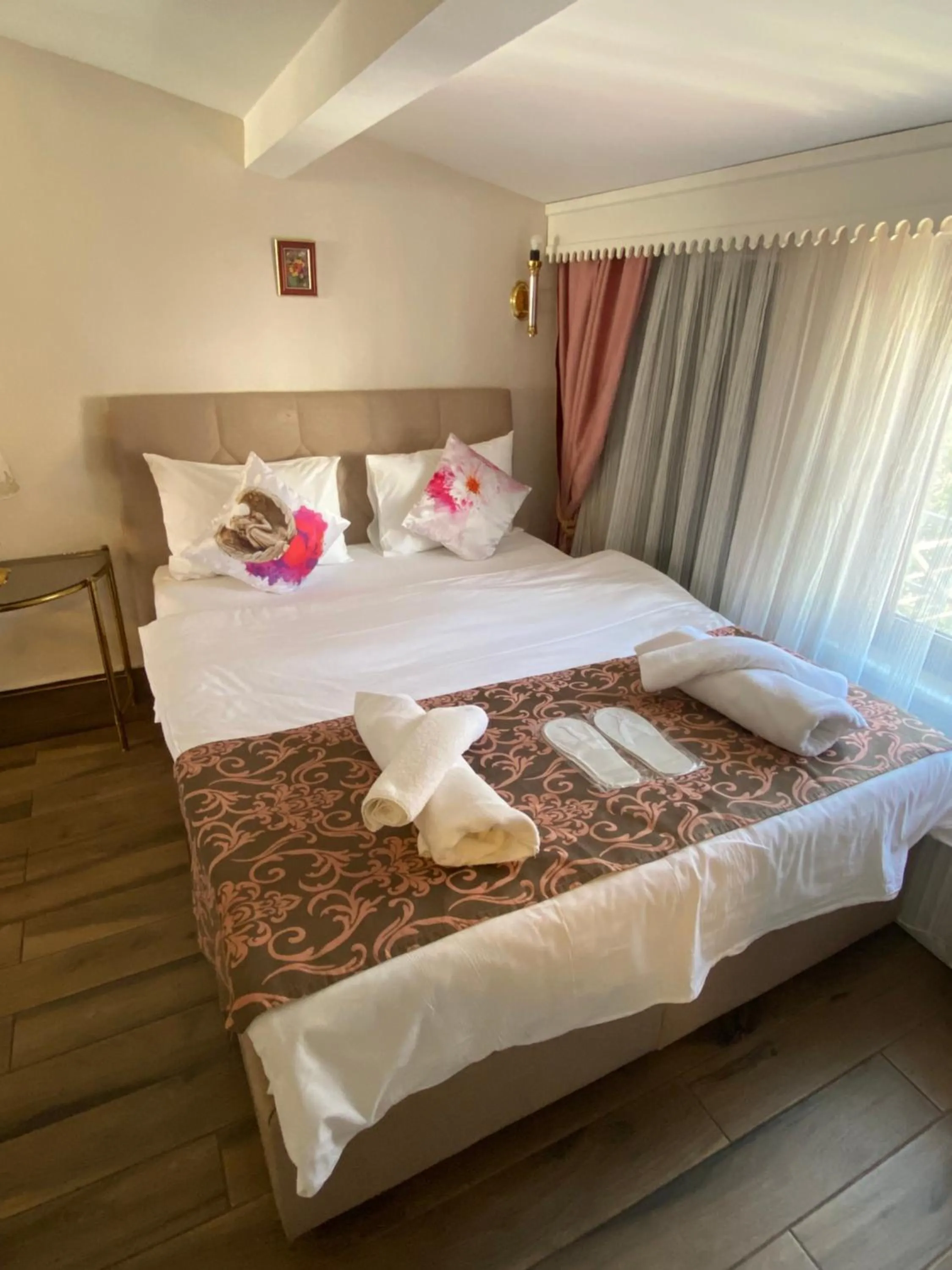 Bed in Bosphorus Bridge