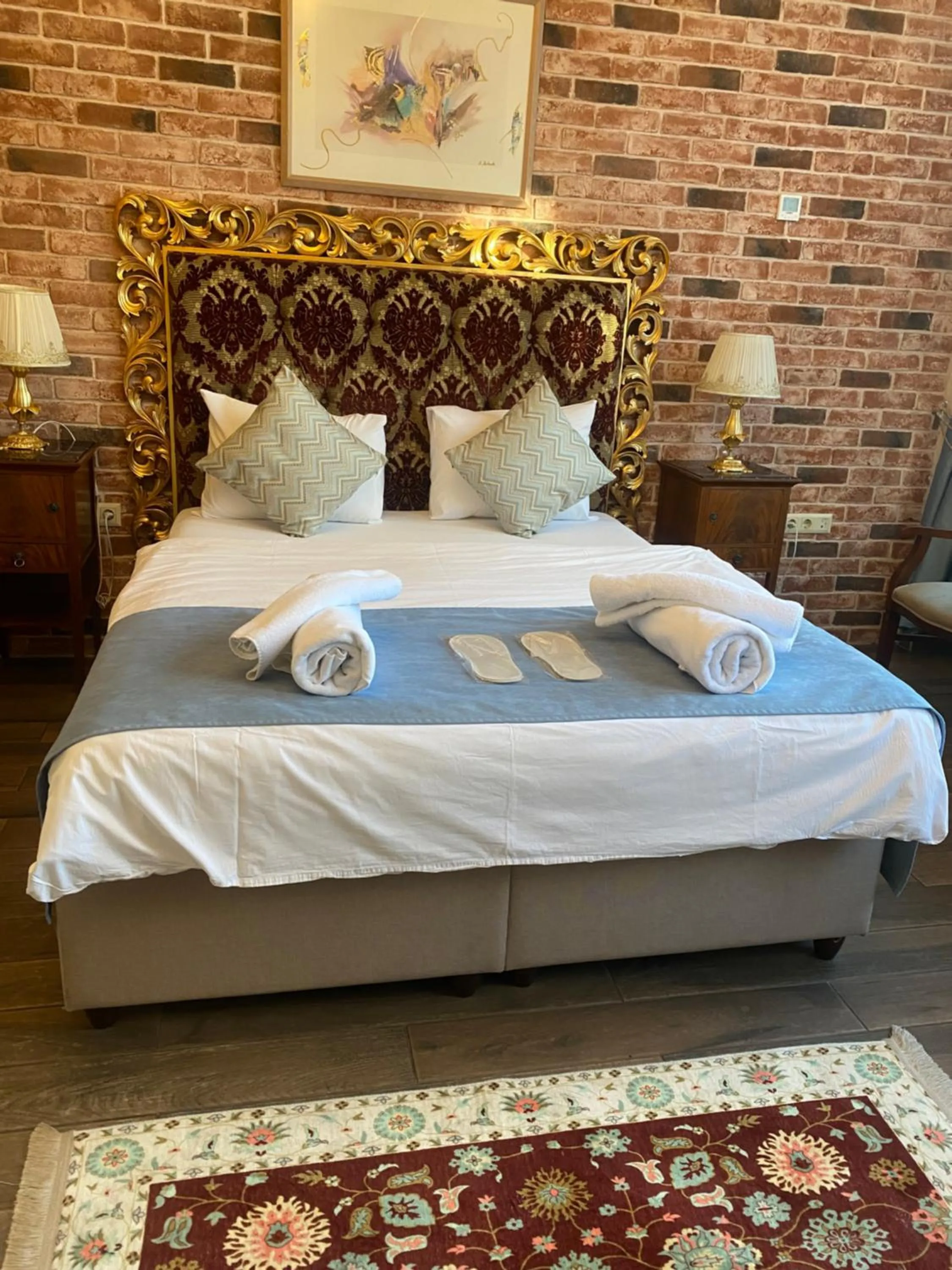 Bed in Bosphorus Bridge