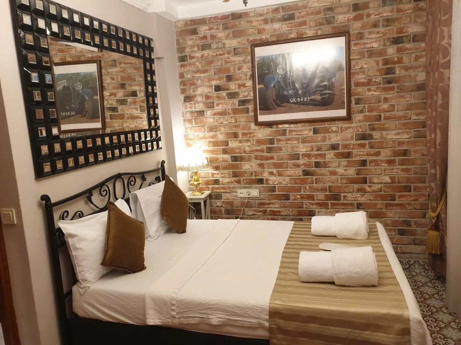 Bed in Bosphorus Bridge