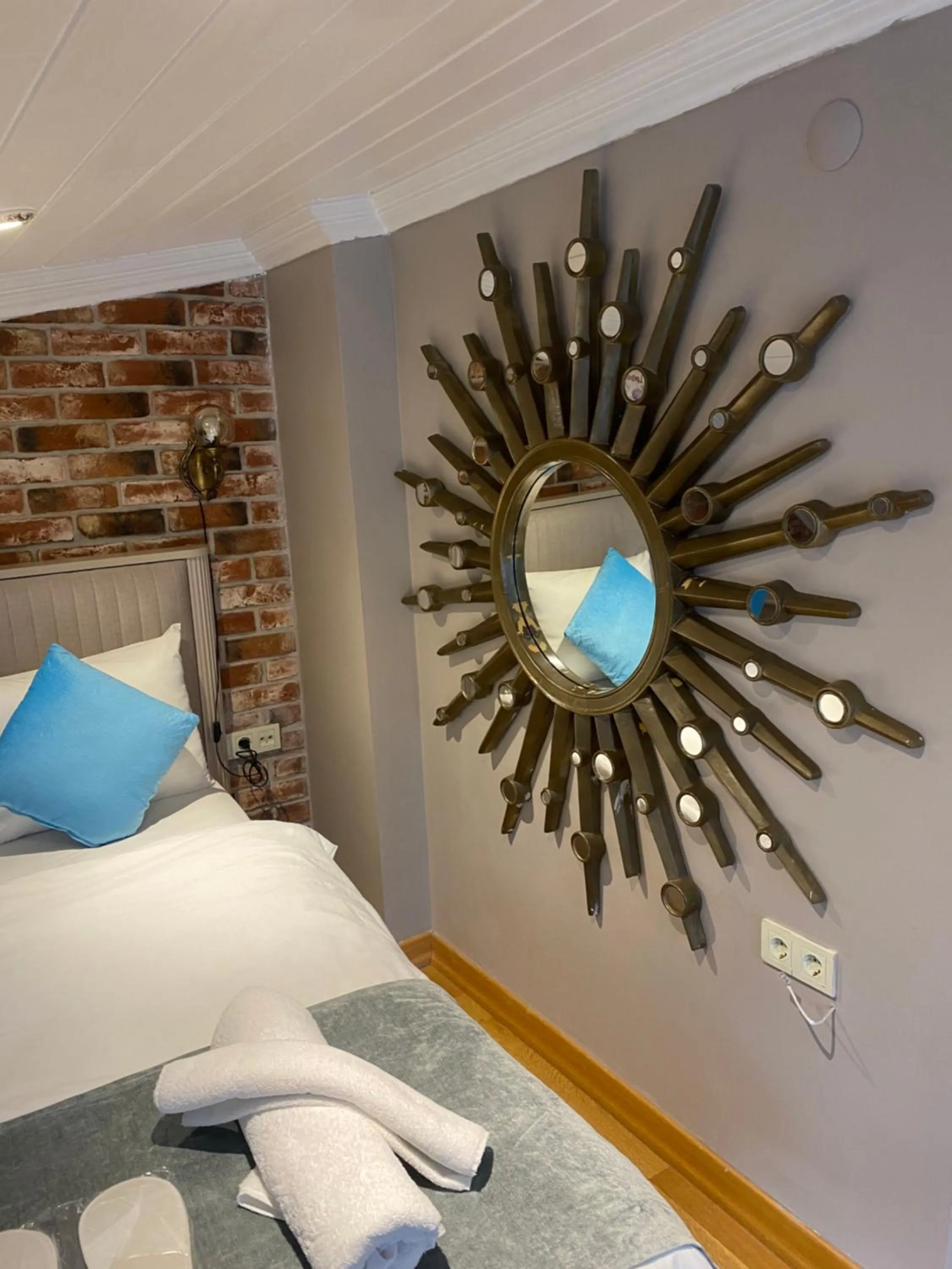 Decorative detail, Bed in Bosphorus Bridge