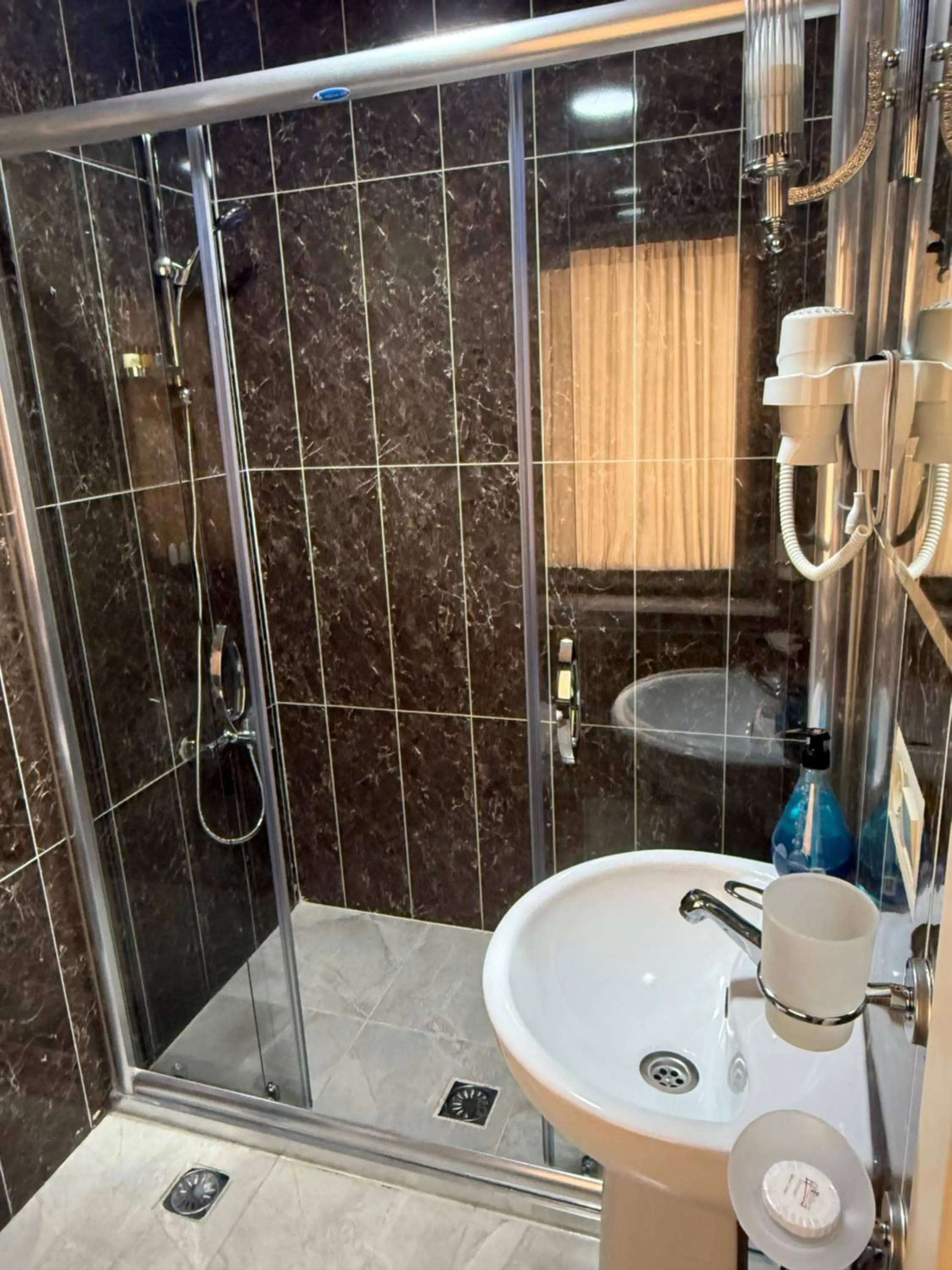 Bathroom in Bosphorus Bridge