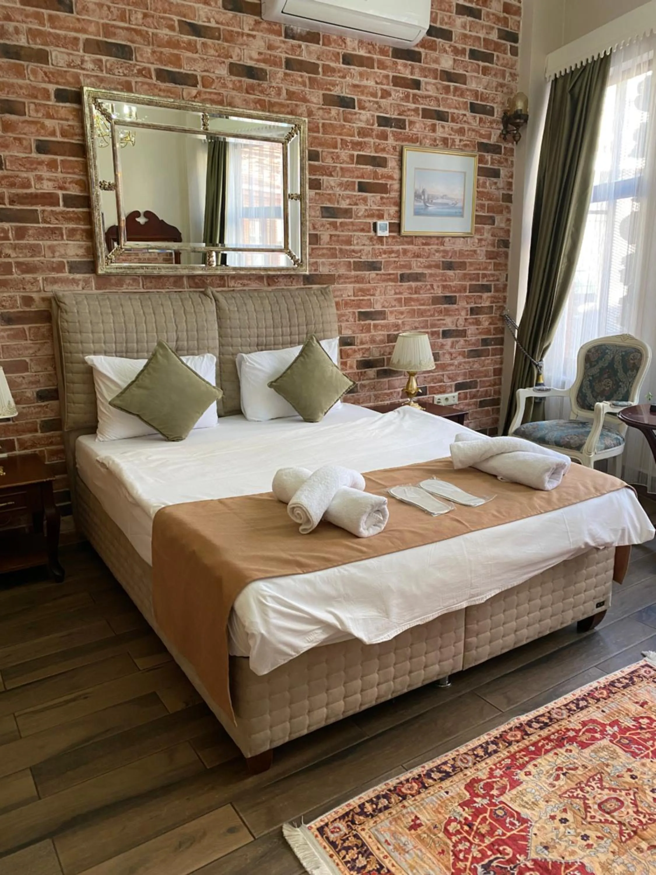 Bed in Bosphorus Bridge