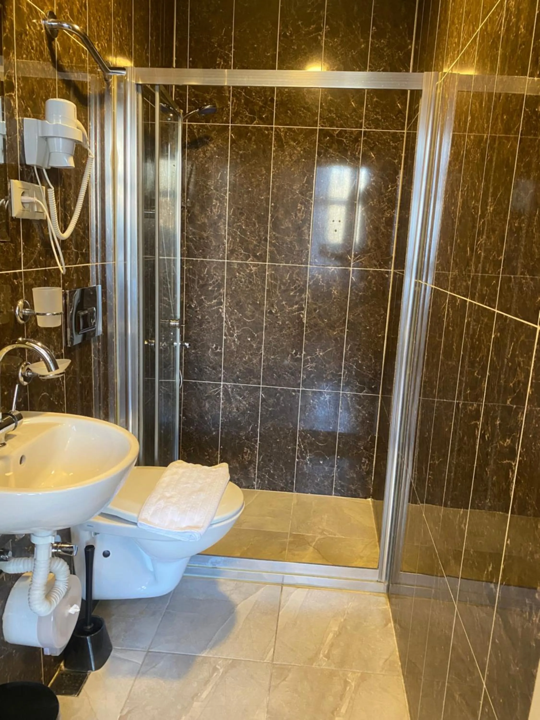 Bathroom in Bosphorus Bridge