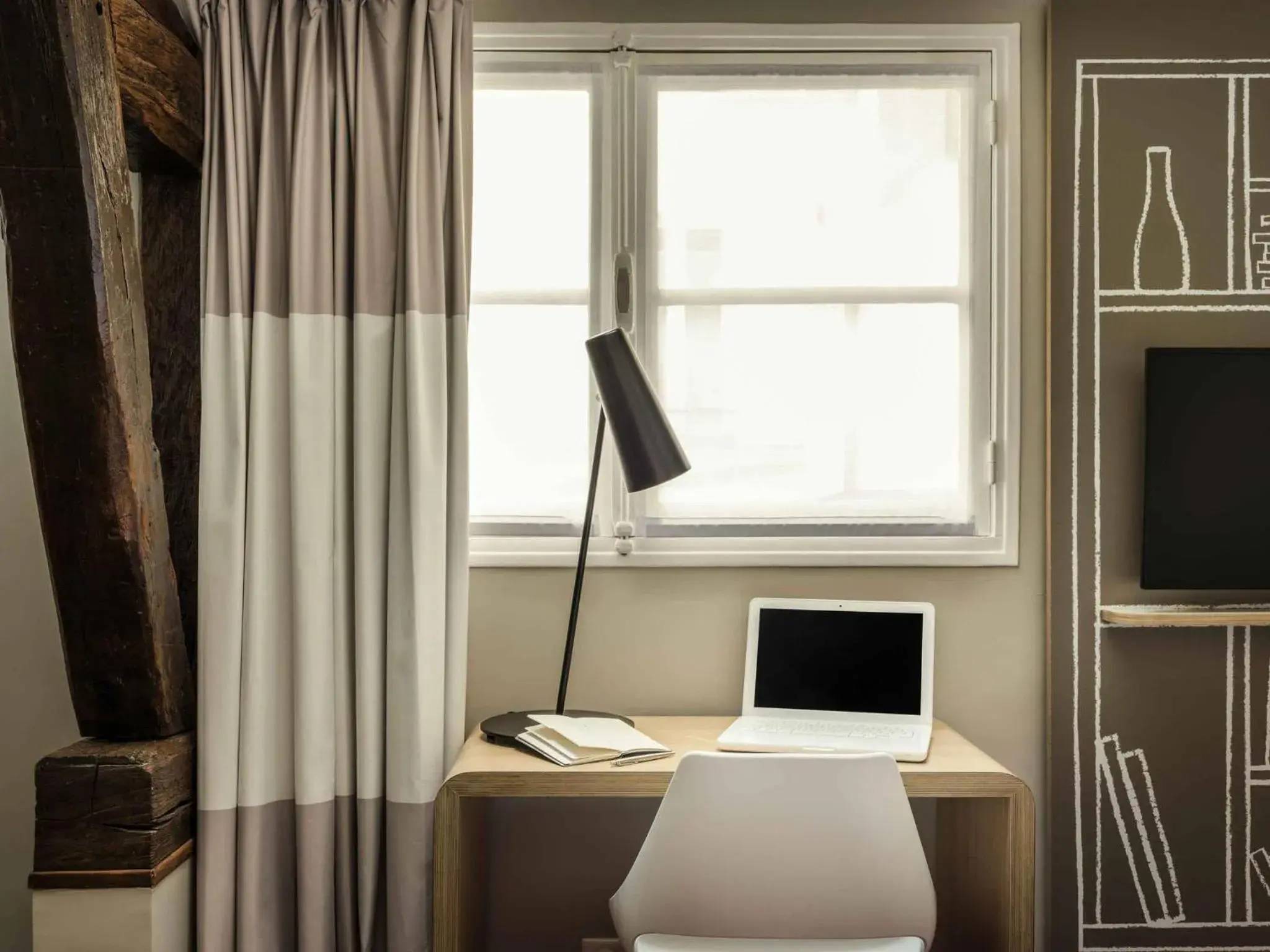 Bedroom in ibis Paris Avenue de la Republique Bedroom in ibis Paris Avenue de la Republique