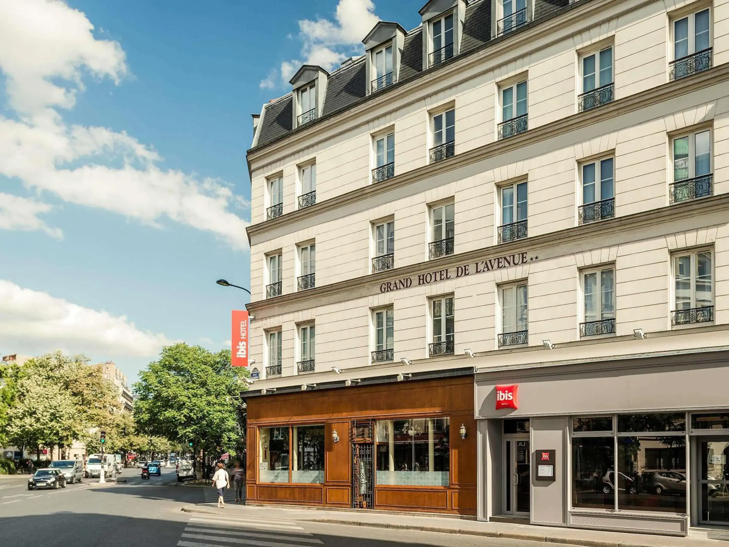 Property building in ibis Paris Avenue de la Republique Property building in ibis Paris Avenue de la Republique