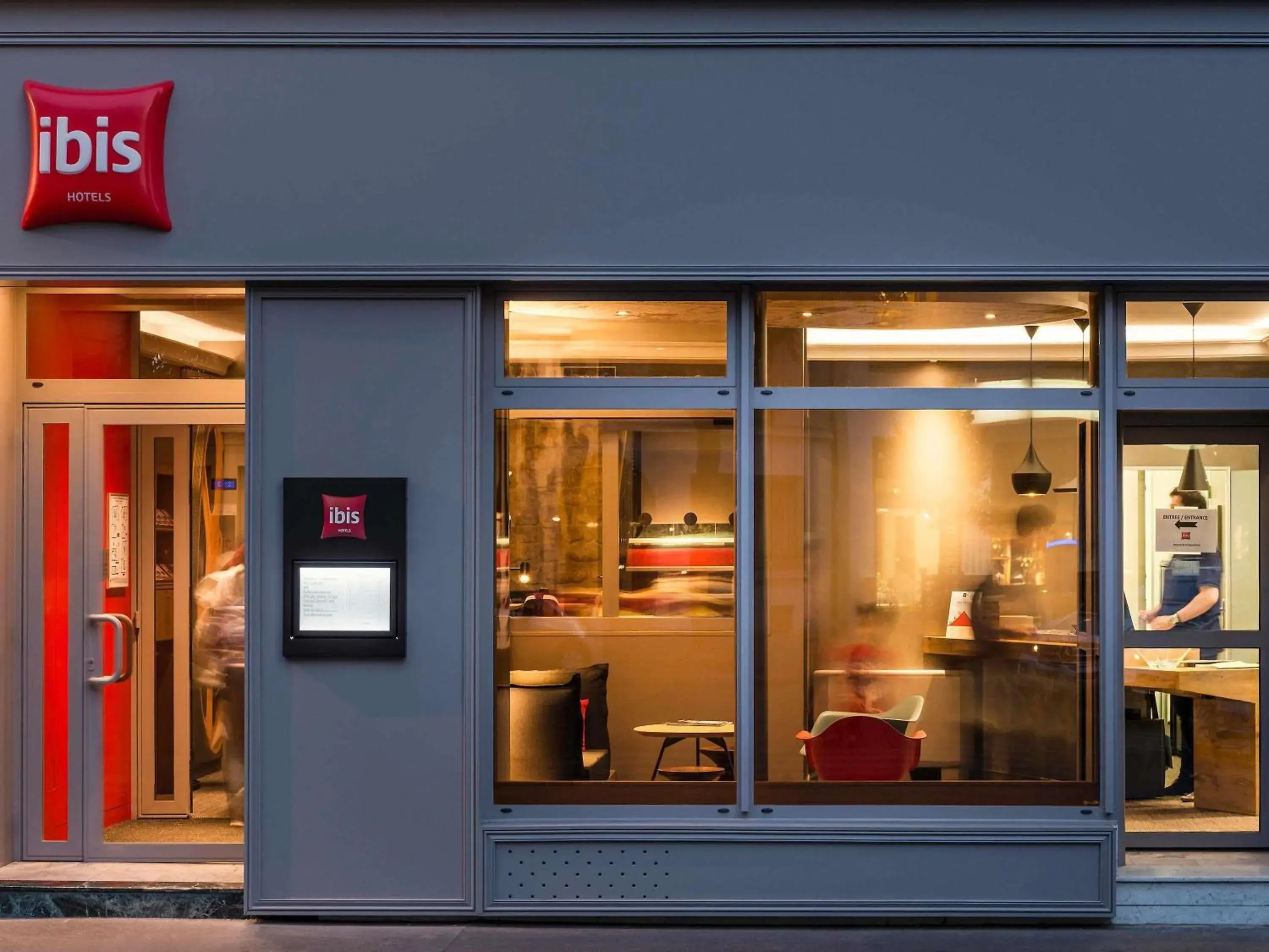 Property building in ibis Paris Avenue de la Republique Property building in ibis Paris Avenue de la Republique