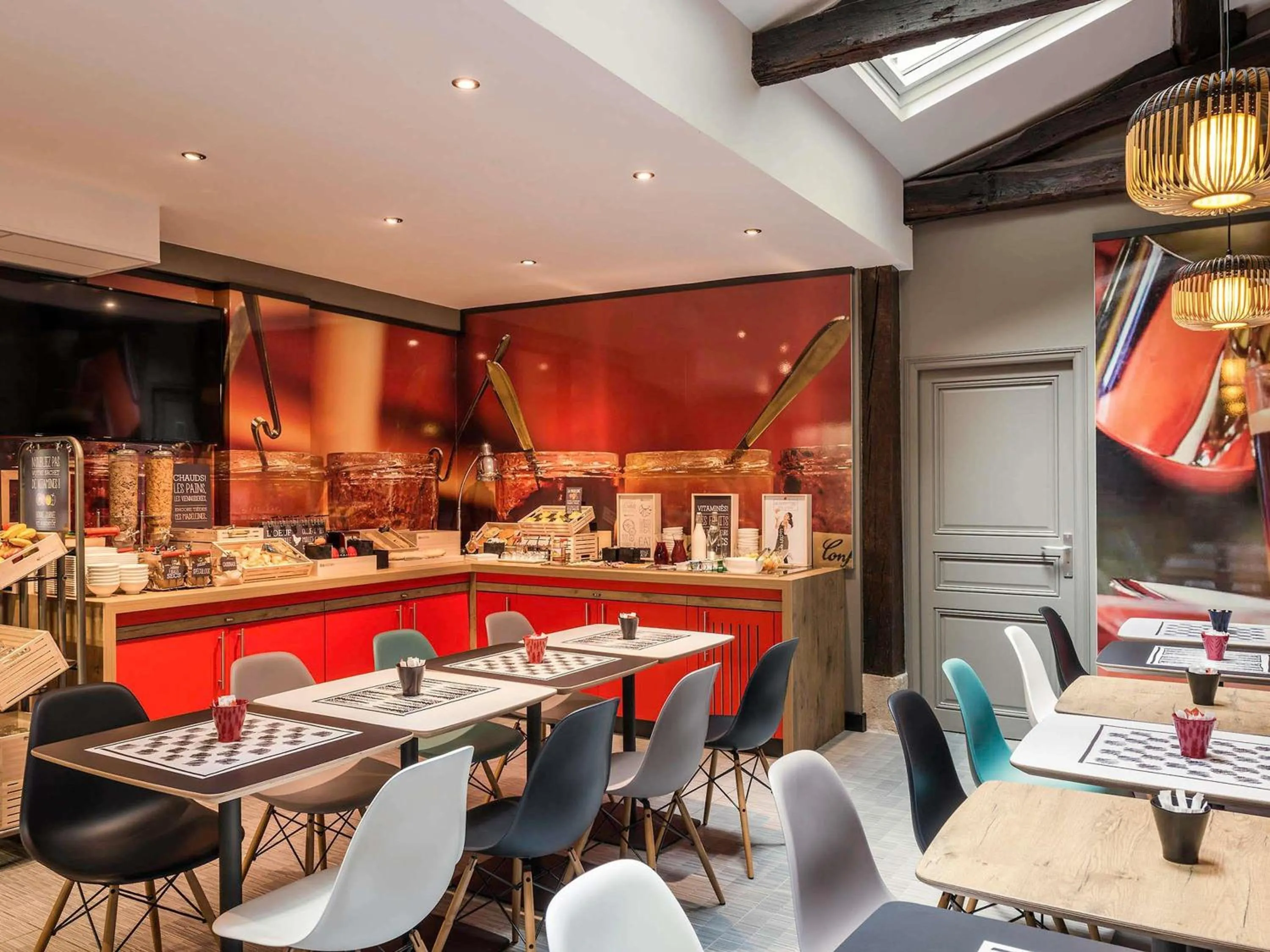 Lounge or bar in ibis Paris Avenue de la Republique