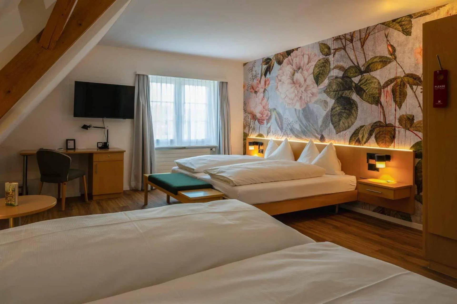 Photo of the whole room, Bed in Landgasthof Kreuz - Ihr Businesshotel mit persönlichem Flair