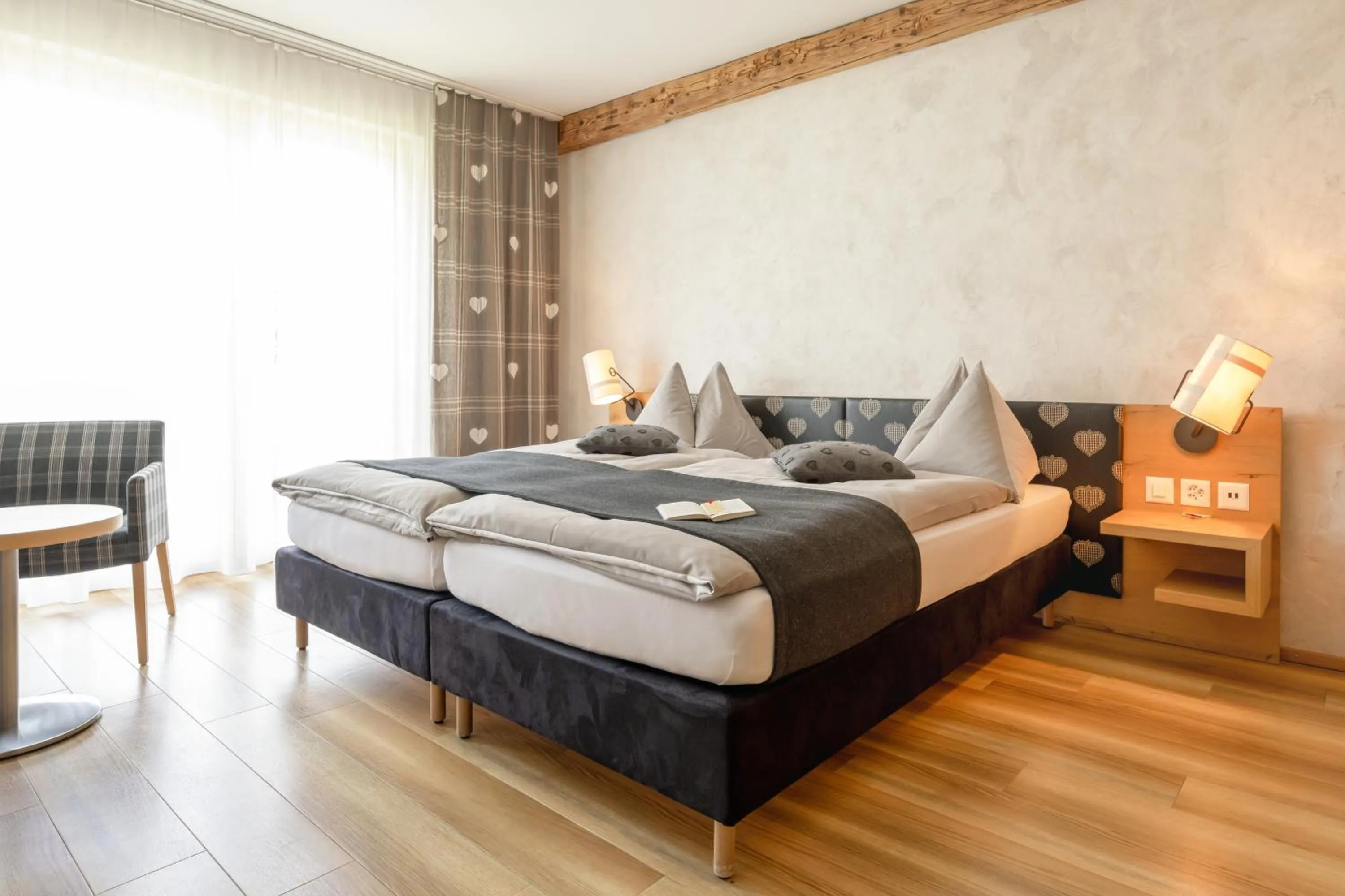 Photo of the whole room, Bed in Landgasthof Kreuz - Ihr Businesshotel mit persönlichem Flair