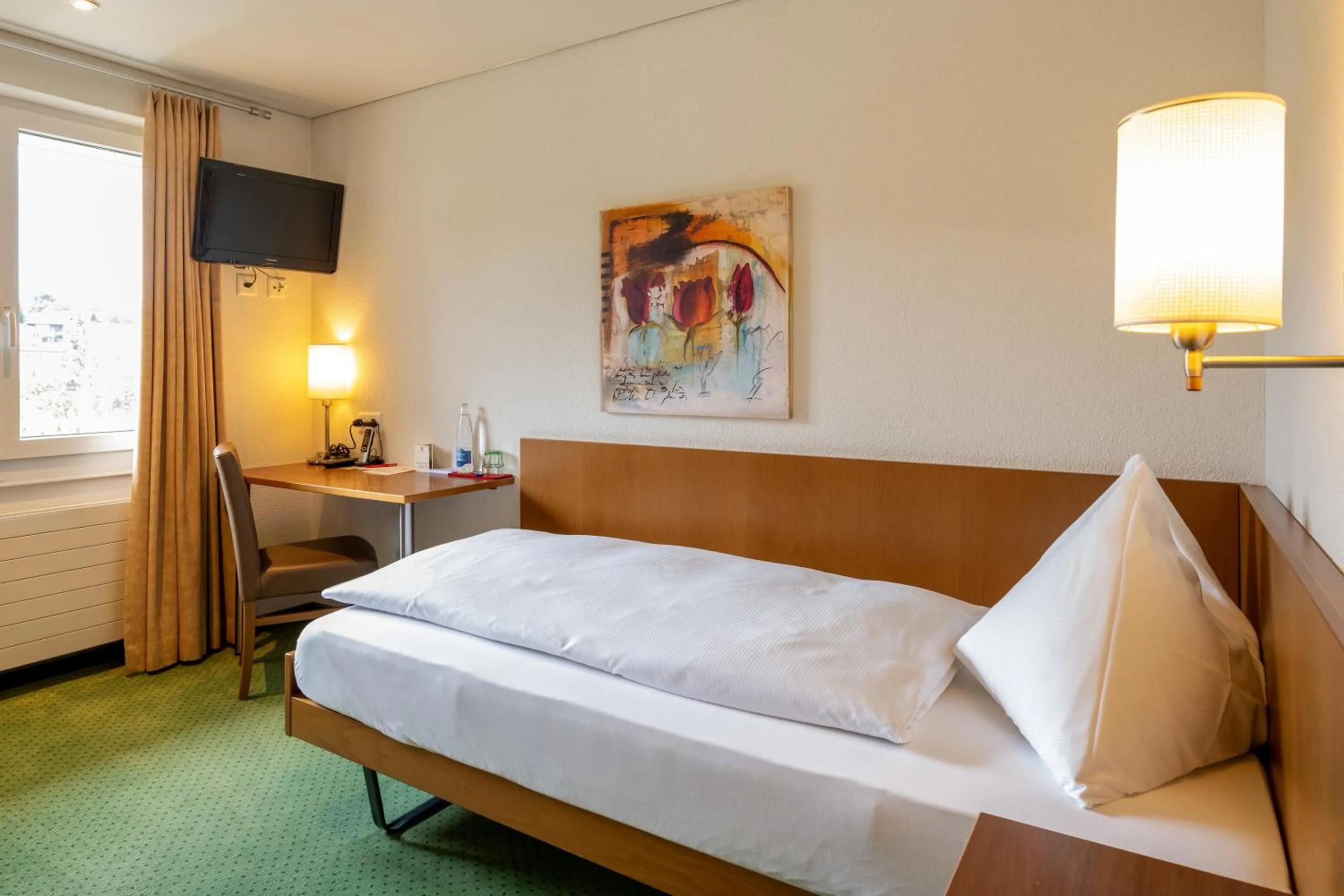 Bed in Landgasthof Kreuz - Ihr Businesshotel mit persönlichem Flair