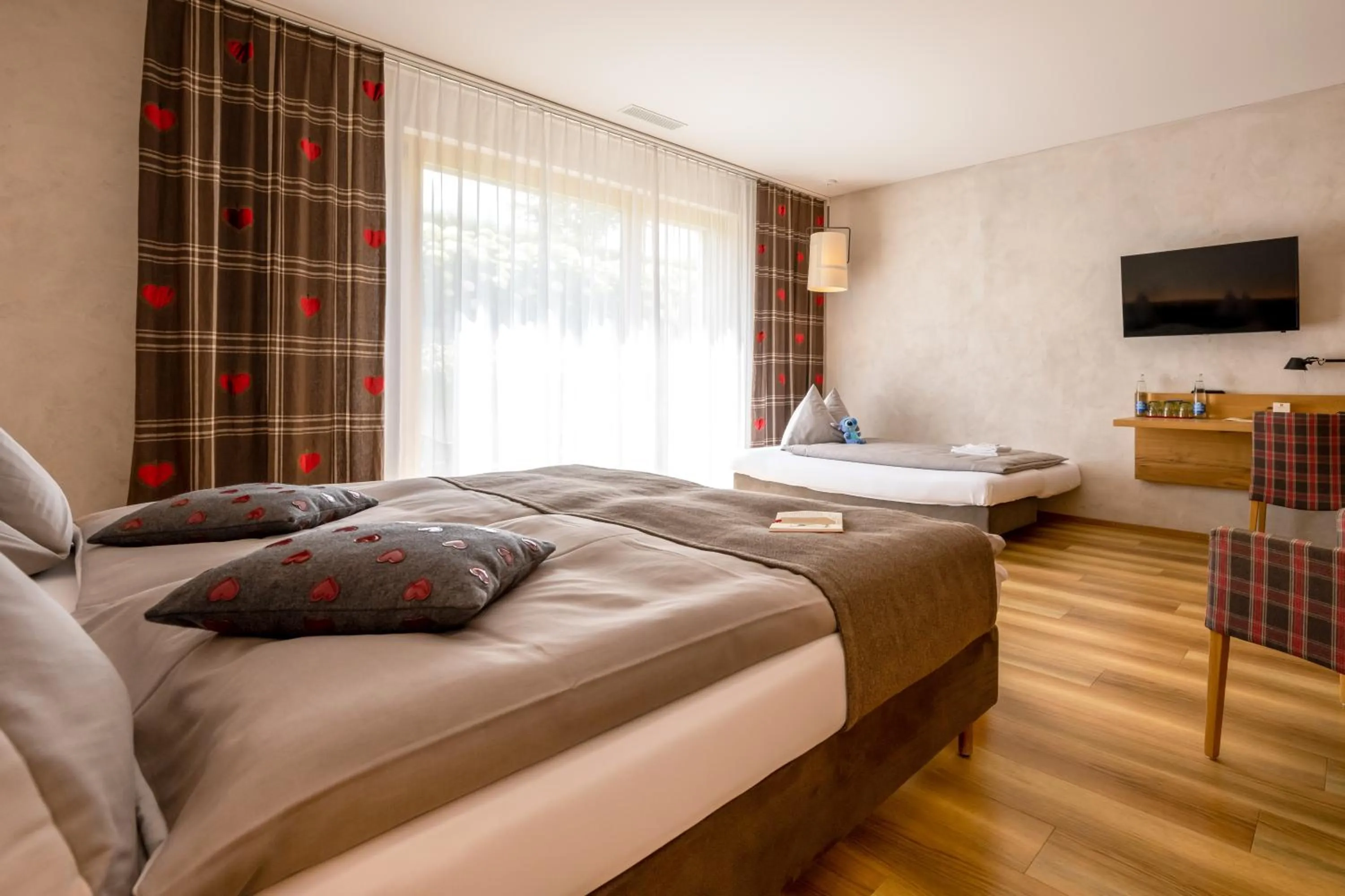 Photo of the whole room, Bed in Landgasthof Kreuz - Ihr Businesshotel mit persönlichem Flair