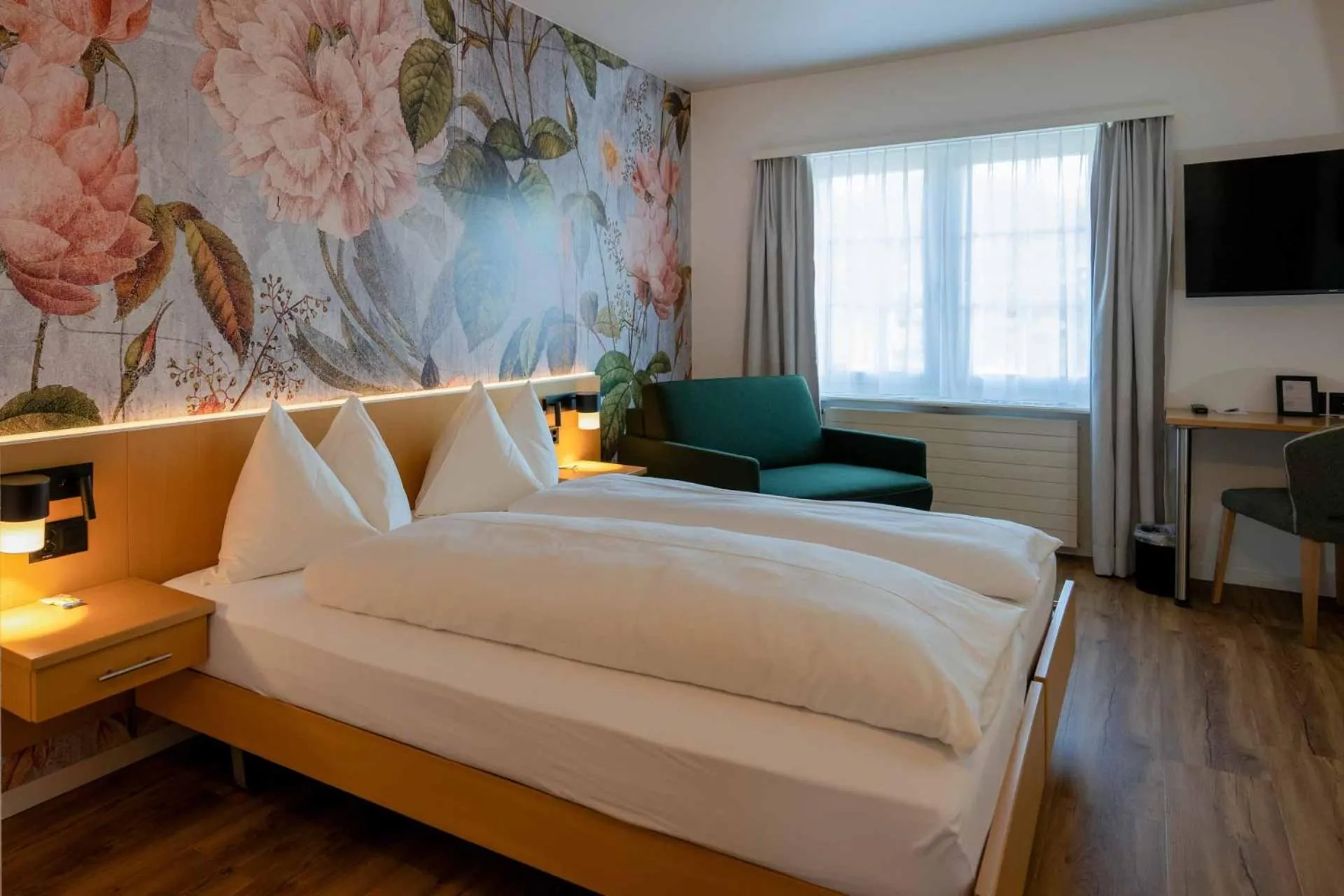 Photo of the whole room, Bed in Landgasthof Kreuz - Ihr Businesshotel mit persönlichem Flair
